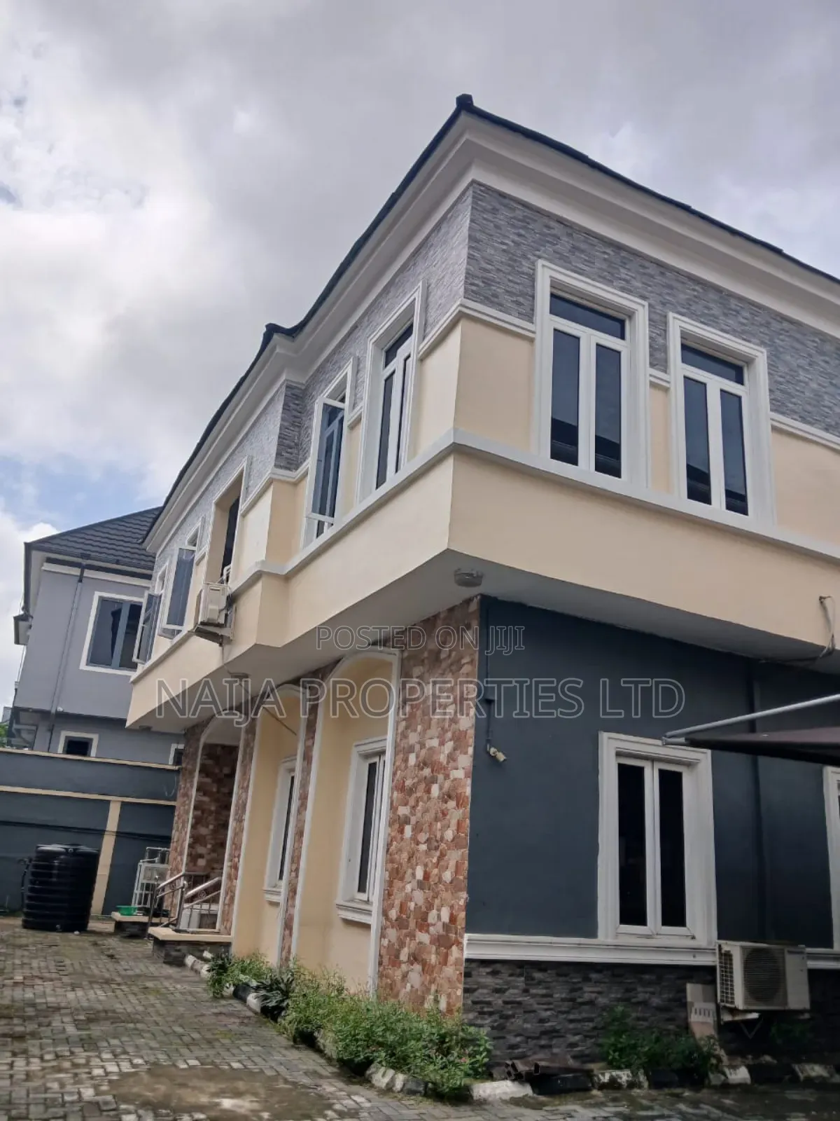 5bdrm Duplex in Chevron, Lekki for sale in Lekki
