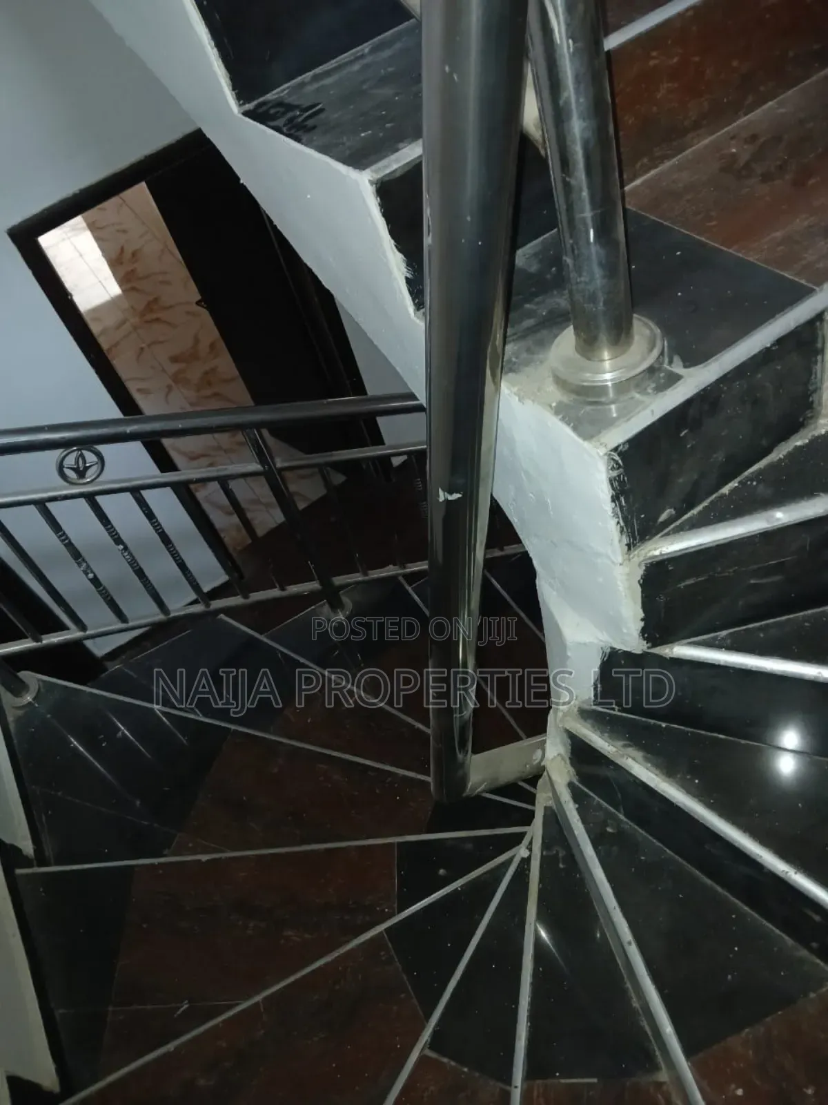 5bdrm Duplex in Chevron, Lekki for sale in Lekki