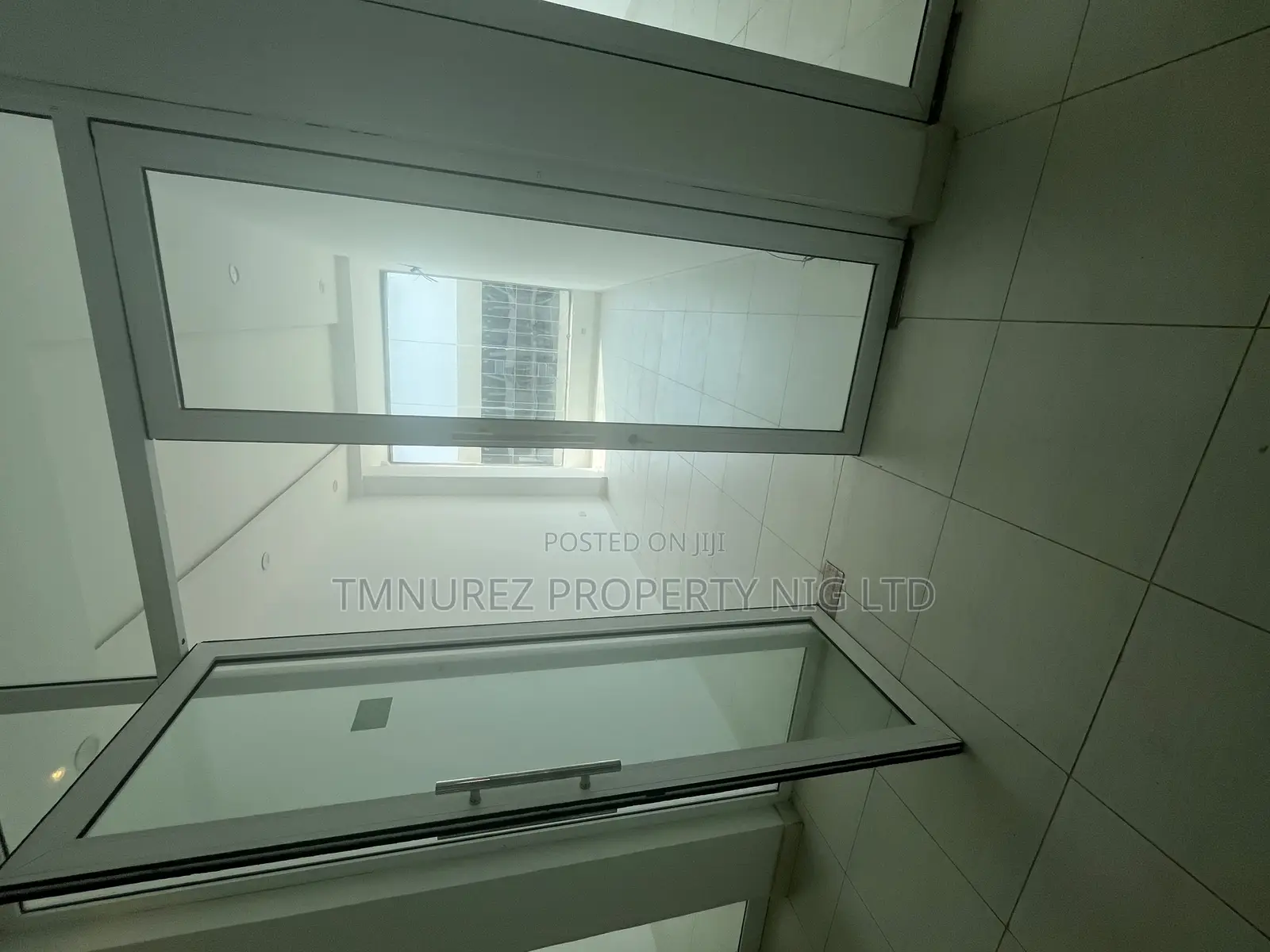 Shop Showroom Space to Let in Sangotedo