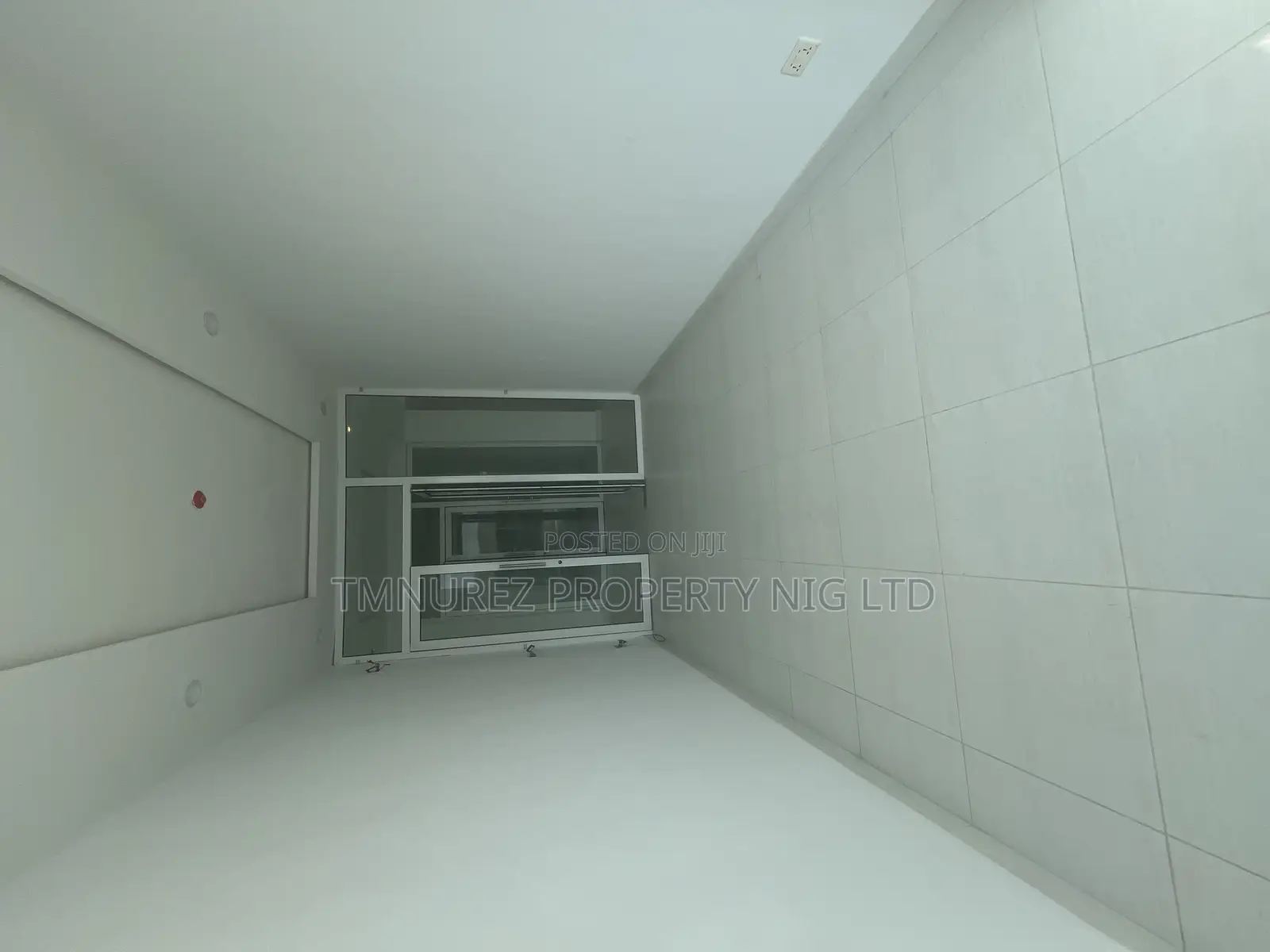 Shop Showroom Space to Let in Sangotedo