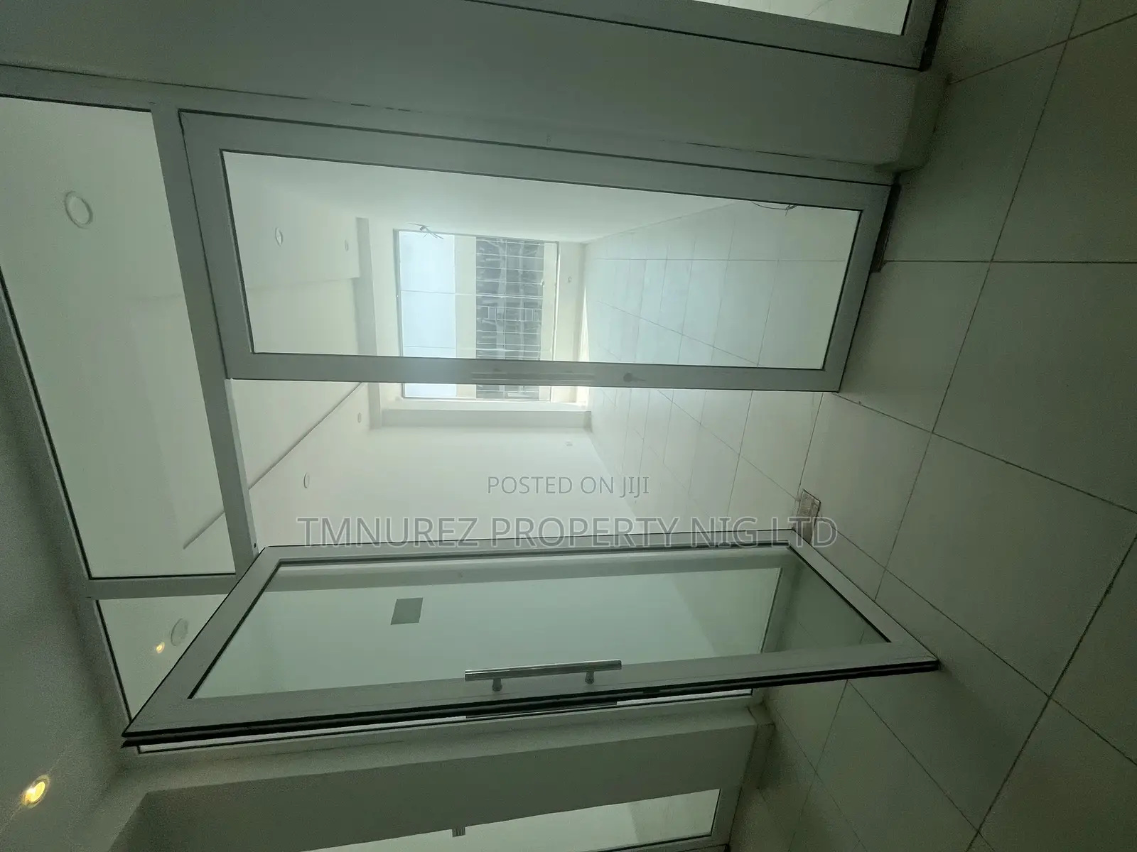 Shop Showroom Space to Let in Sangotedo