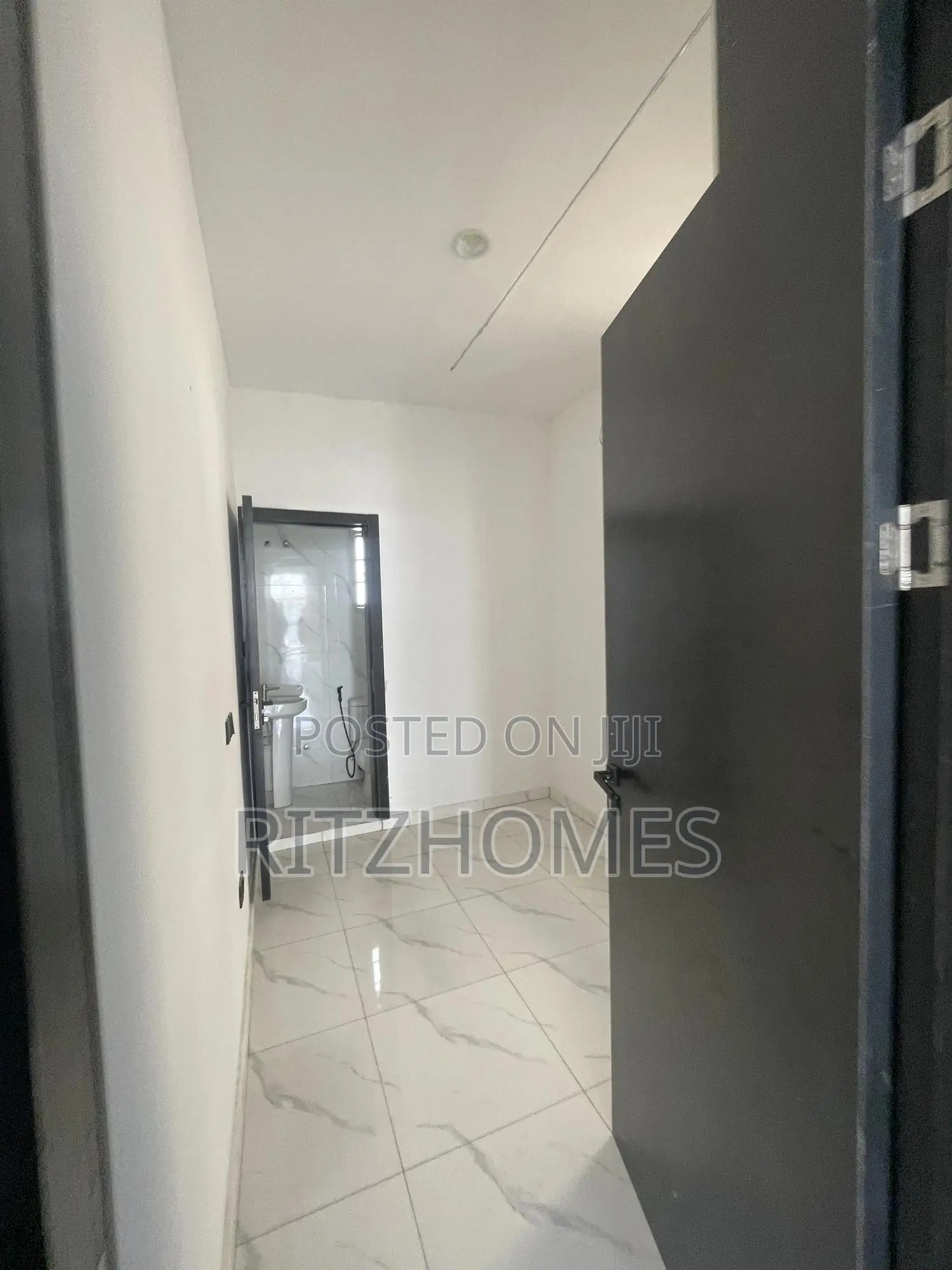3bdrm Duplex in Ikota for sale in Ikota