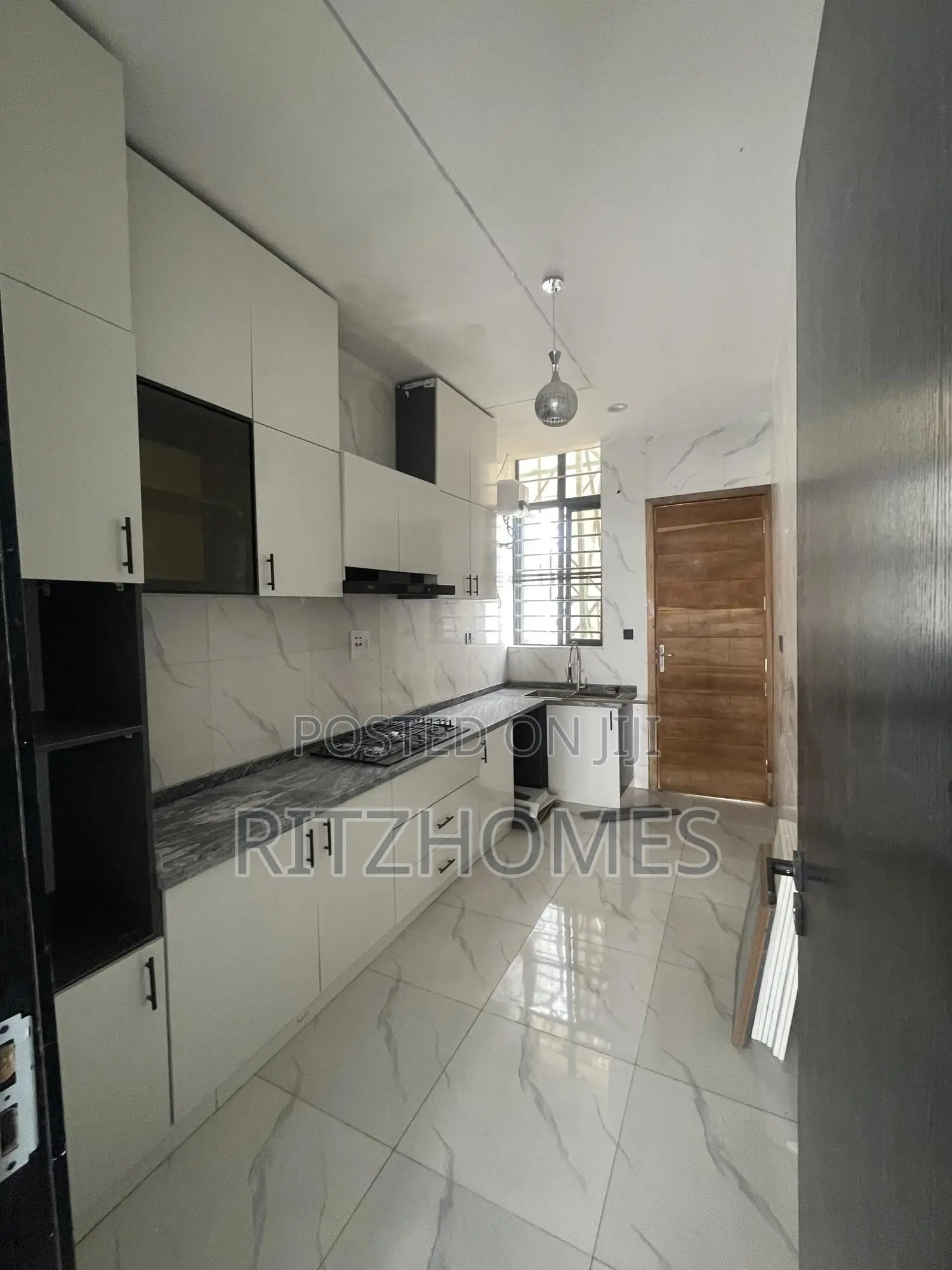 3bdrm Duplex in Ikota for sale in Ikota