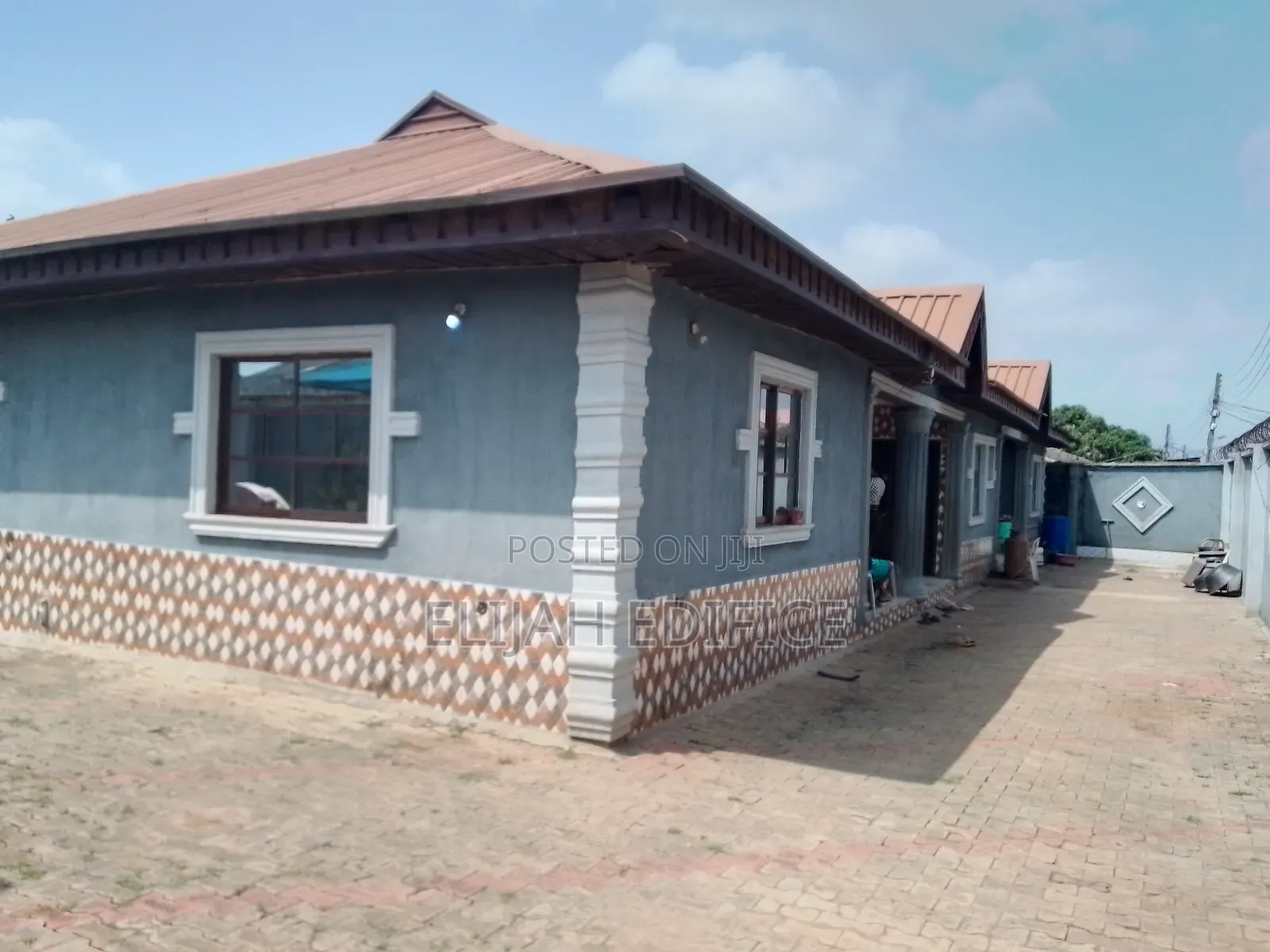 Furnished 5bdrm Bungalow in Omitoro, Ijede / Ikorodu for sale in Ijede / Ikorodu