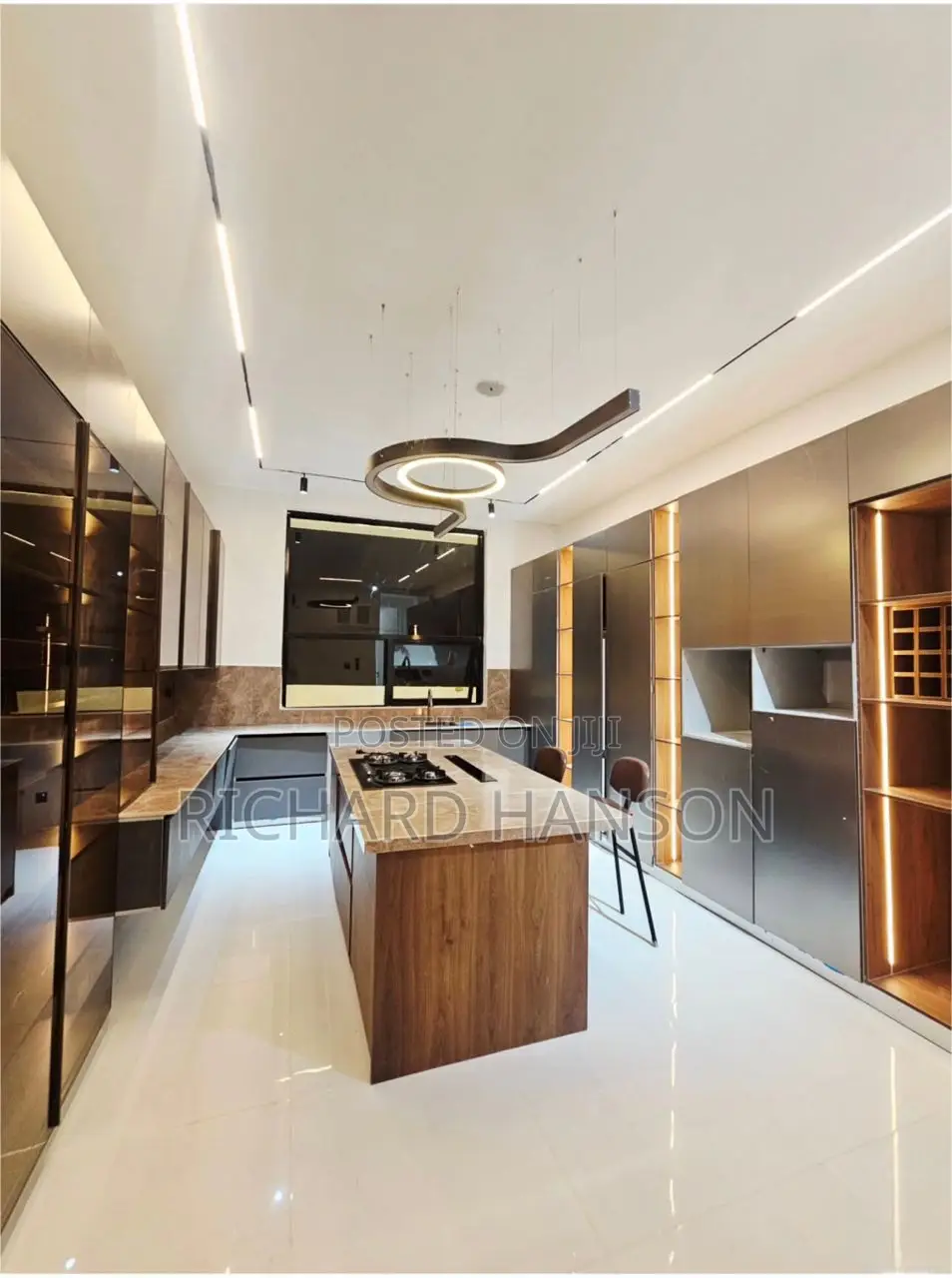 5bdrm Duplex in Lekki Phase 1 for sale in Lekki Phase 1