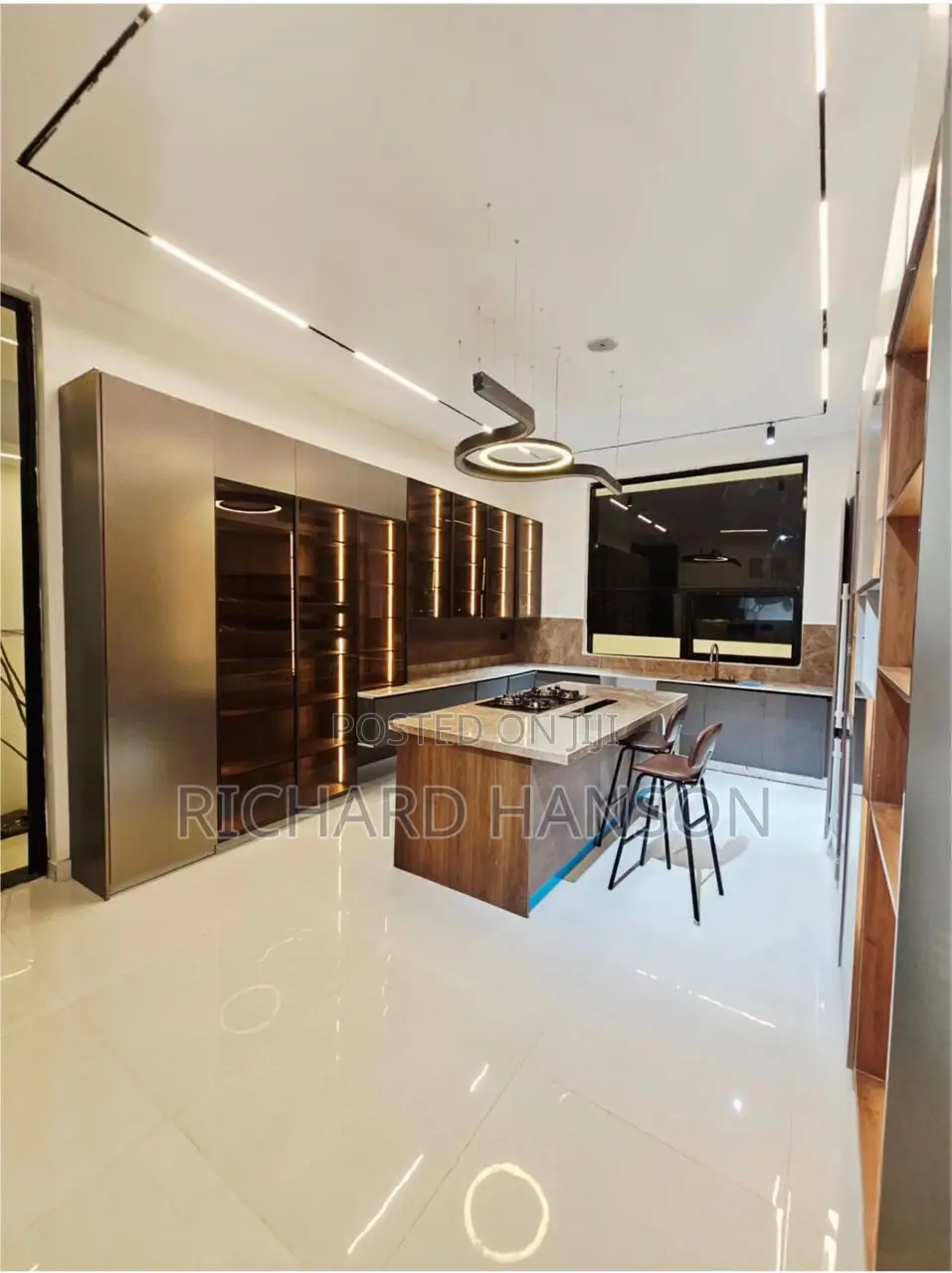 5bdrm Duplex in Lekki Phase 1 for sale in Lekki Phase 1