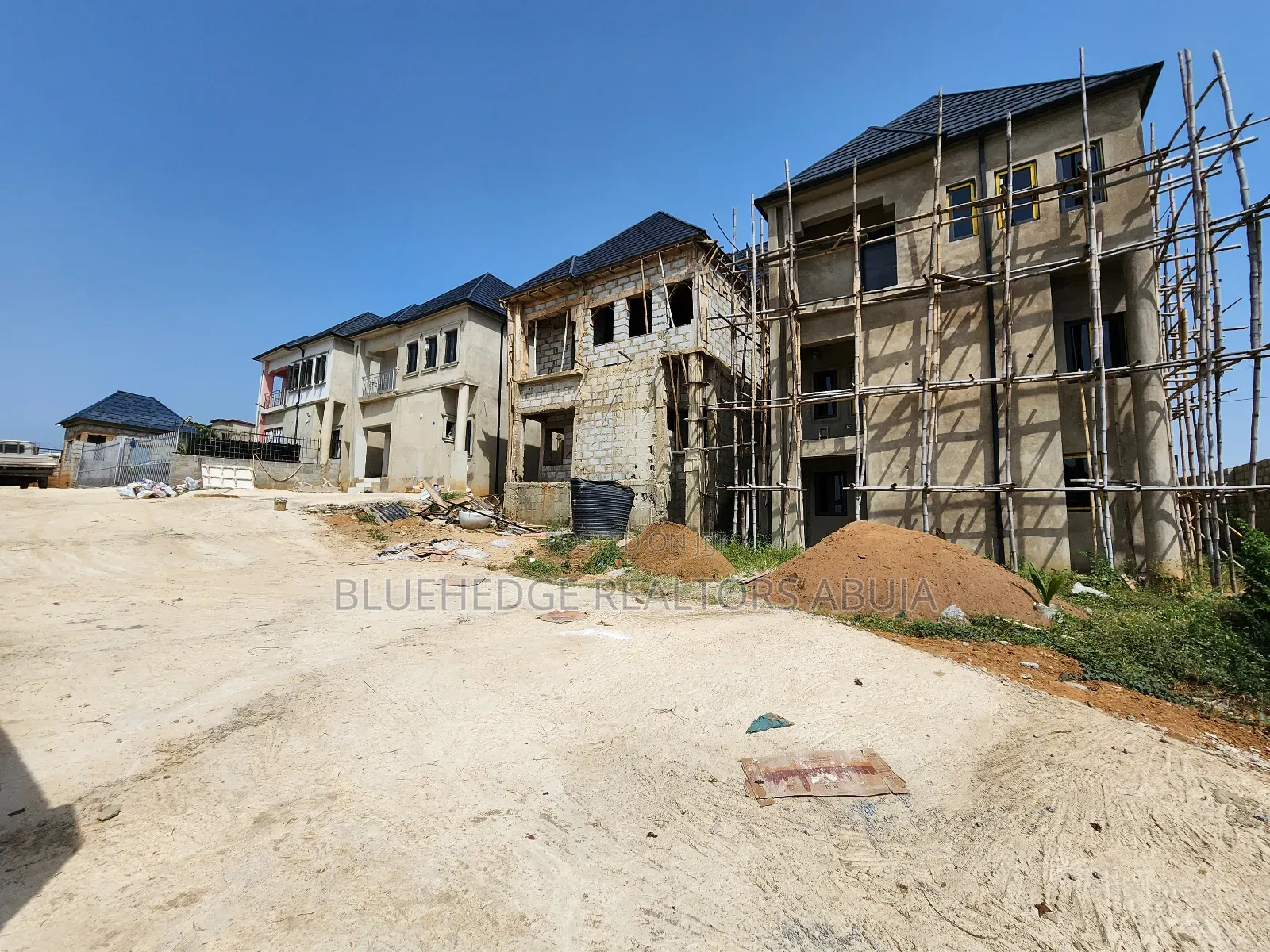 4bdrm Duplex in Lugbe District for sale in Lugbe District