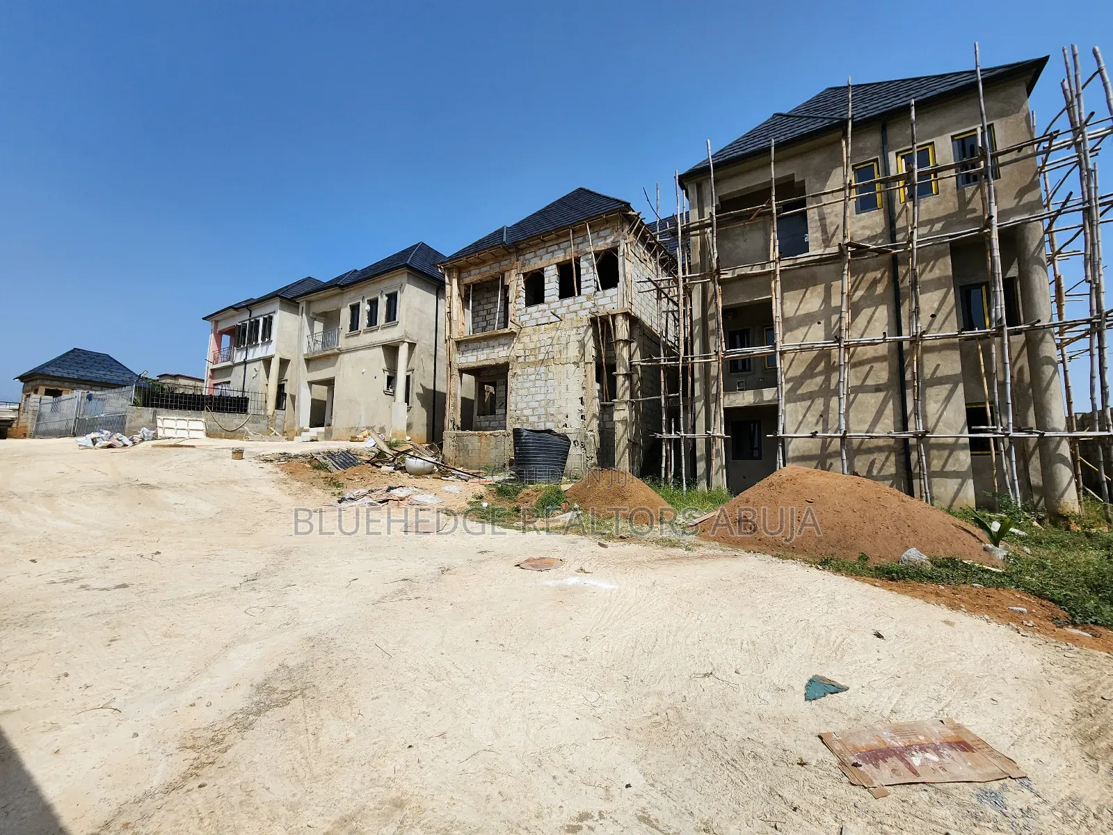 4bdrm Duplex in Lugbe District for sale in Lugbe District
