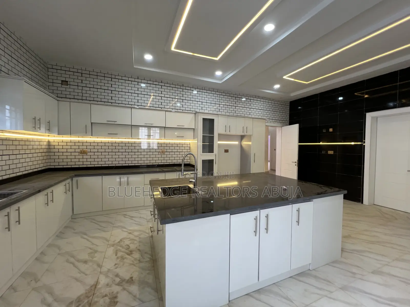 7bdrm House in Gwarinpa for sale in Gwarinpa