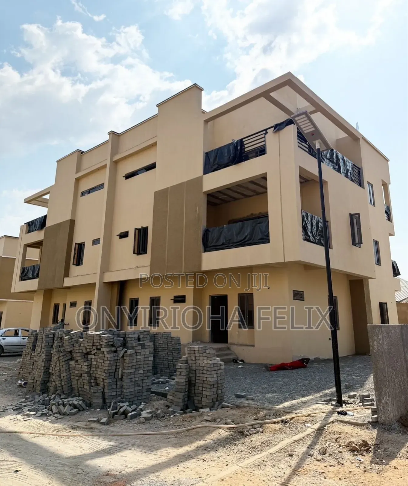 6bdrm Duplex In Apo Dutse For Sale in Apo District