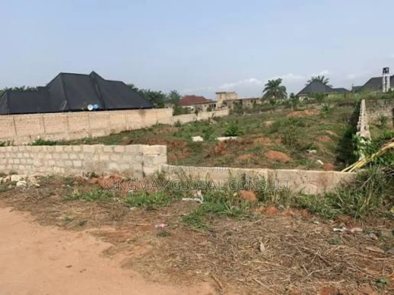 Land for Sale: 1000sqms Is 85m 
833sqms Is 70m in Jikwoyi