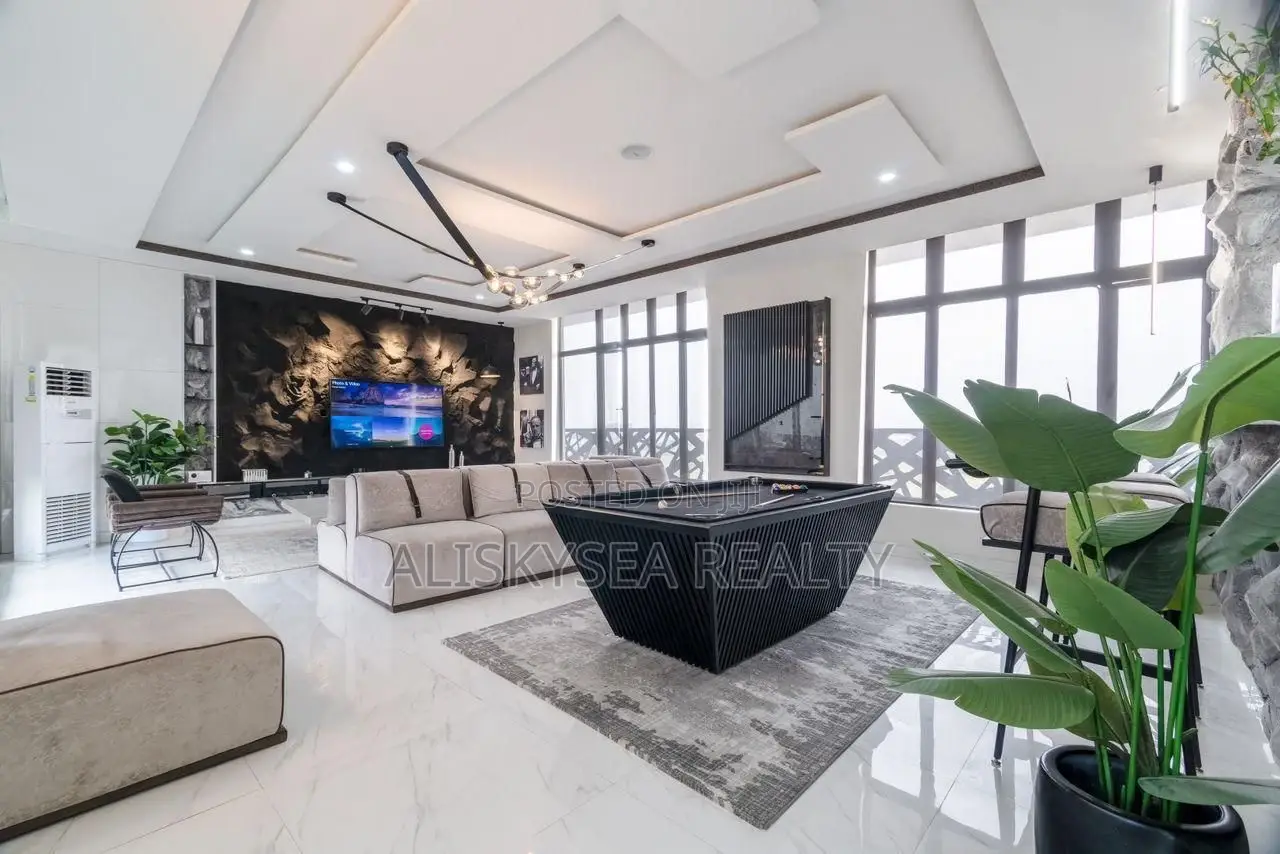 Luxury 3bedroom in Lekki in Lekki Phase 1
