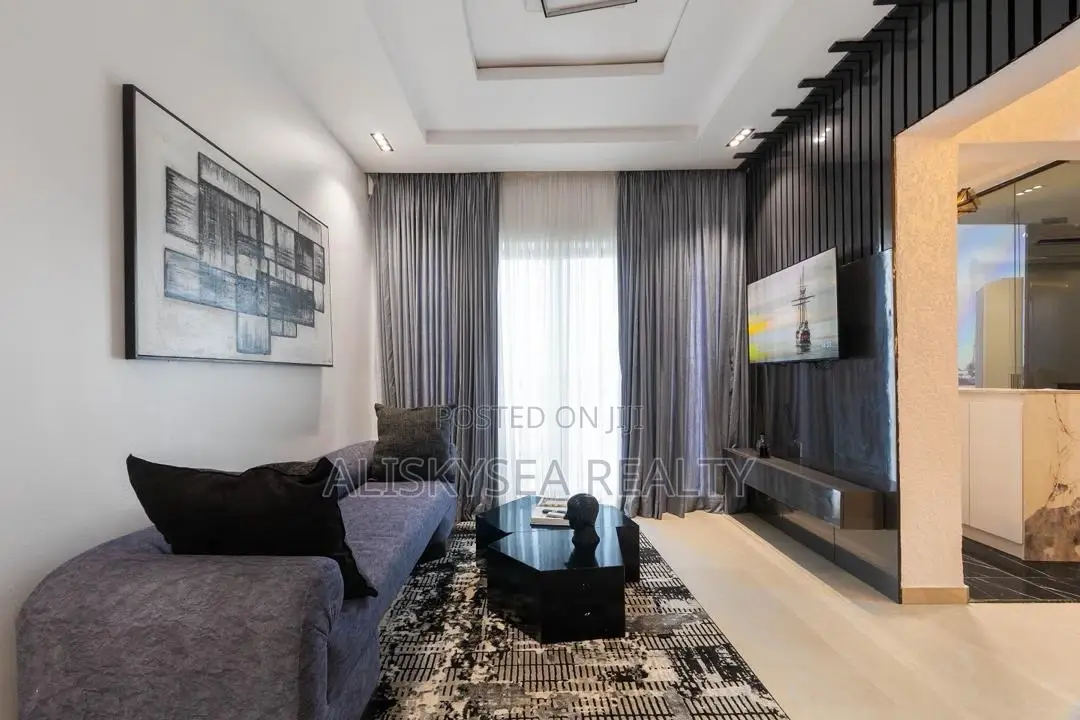 Luxury 2bedroom in Lekki in Lekki Phase 1