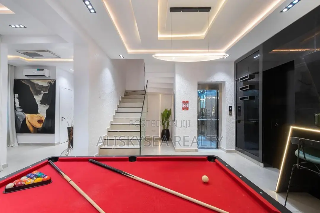 Luxury 2bedroom in Lekki in Lekki Phase 1