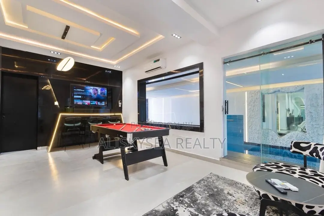 Luxury 2bedroom in Lekki in Lekki Phase 1