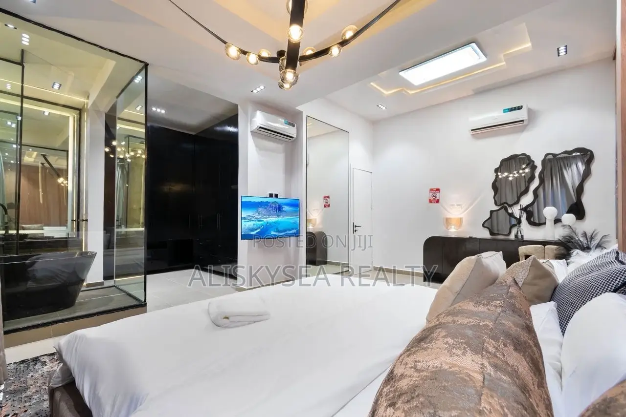 Luxury 2bedroom in Lekki in Lekki Phase 1