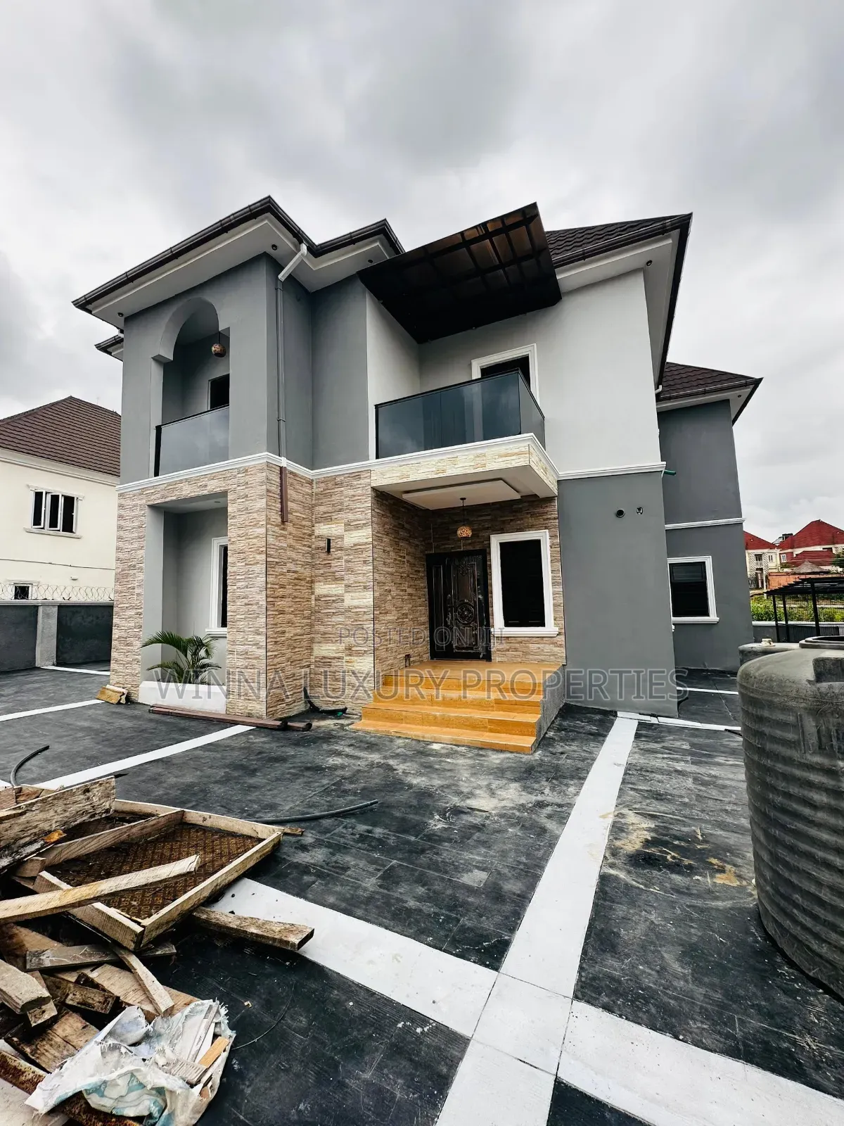 4bdrm Duplex in Penthouse Estate, Lugbe District for sale in Lugbe District