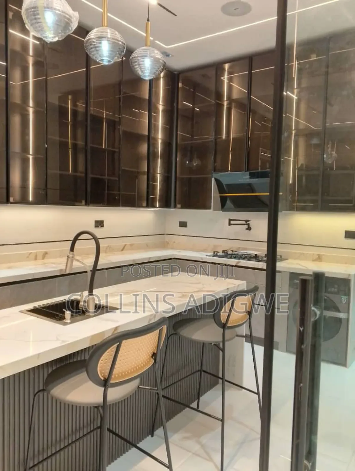 5bdrm Duplex in Chevron Area for sale in Chevron