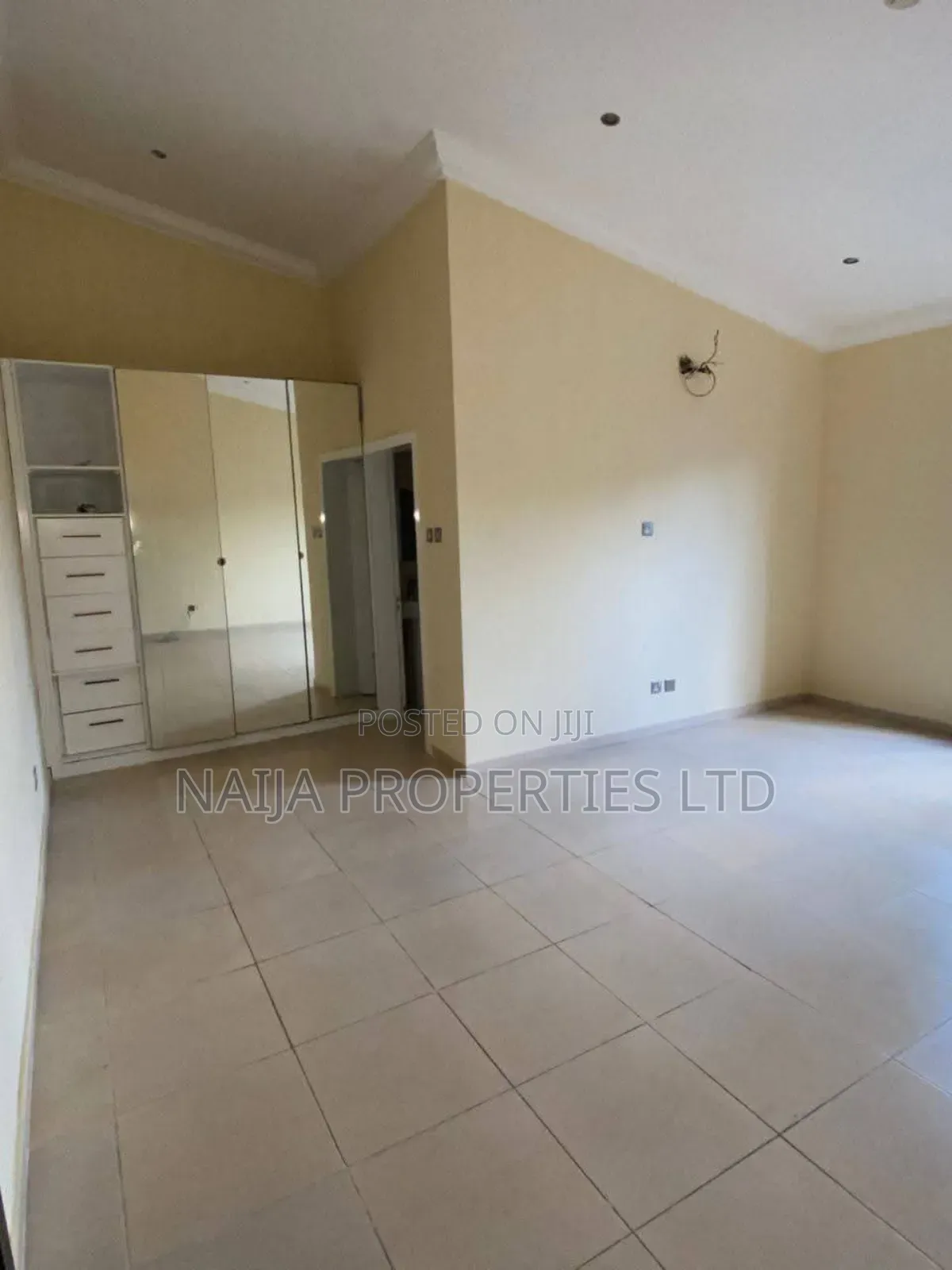 4bdrm Townhouse/Terrace in Osapa London, Lekki for sale in Lekki
