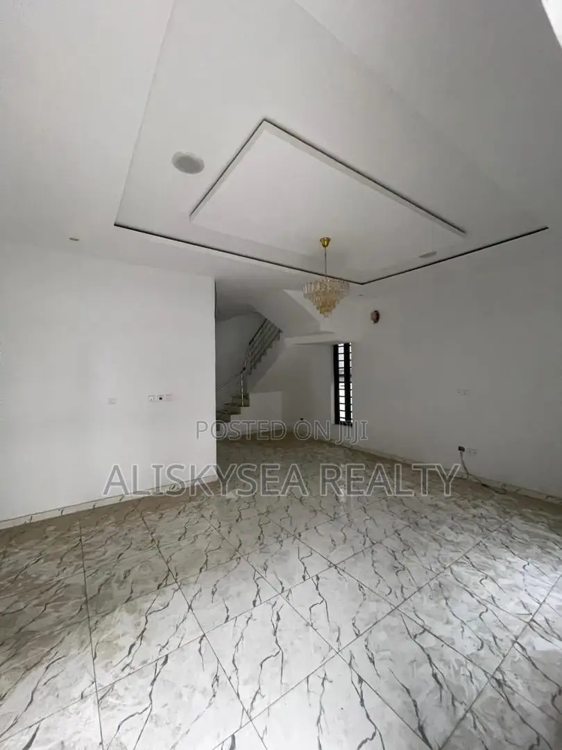 4bdrm Duplex in Royal Pine Estate, Lekki Phase 2 for sale in Lekki Phase 2