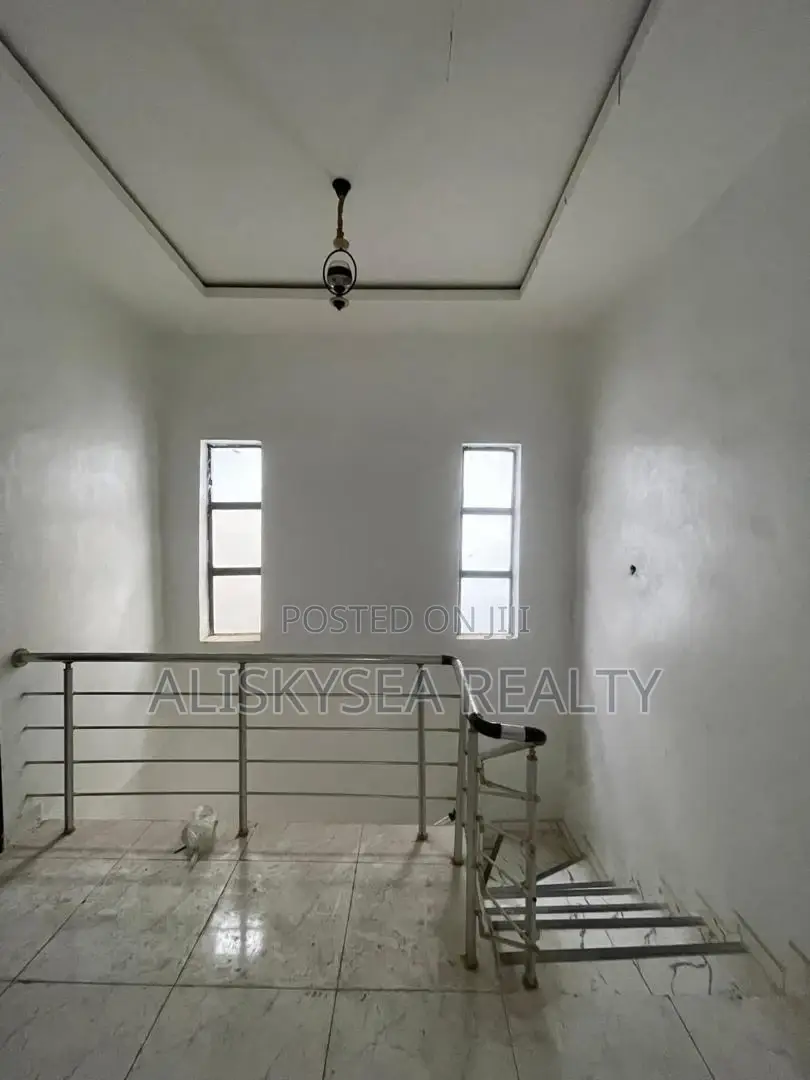 4bdrm Duplex in Royal Pine Estate, Lekki Phase 2 for sale in Lekki Phase 2