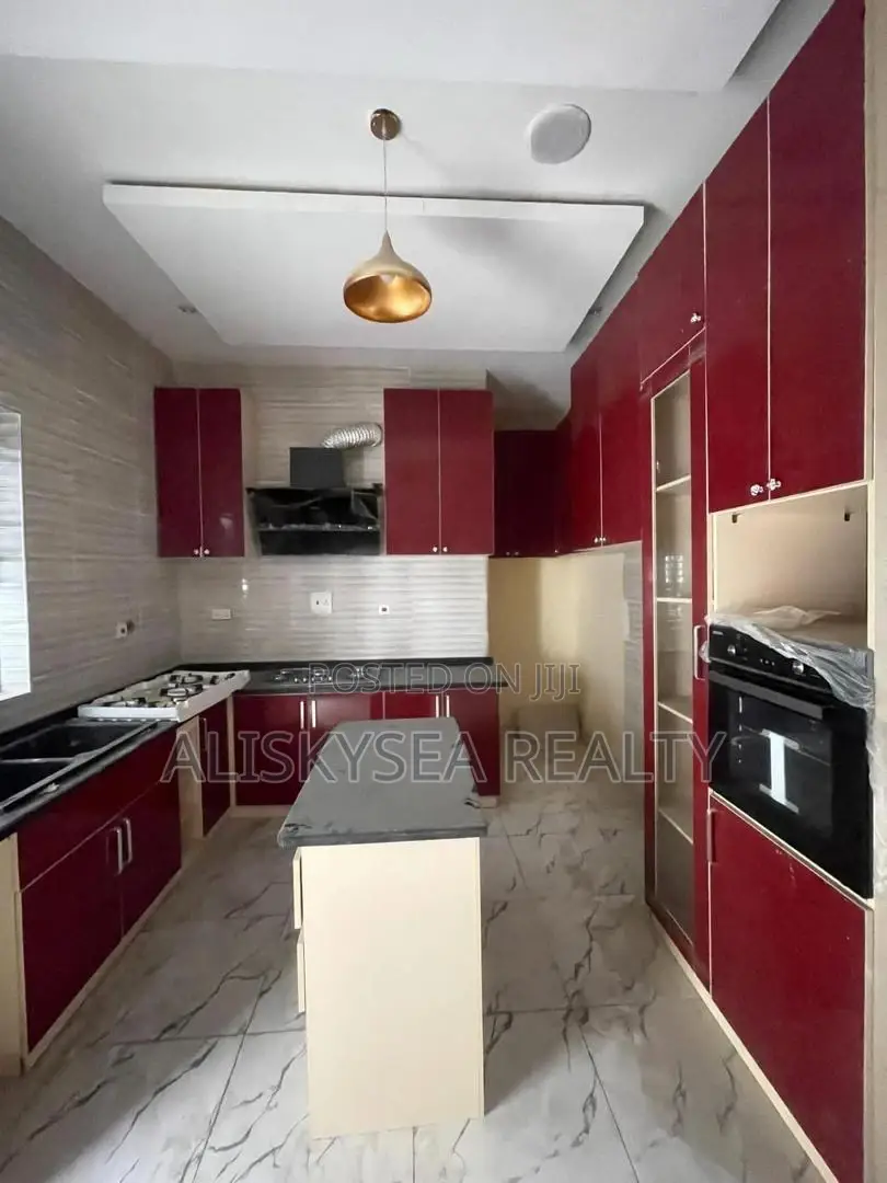 4bdrm Duplex in Royal Pine Estate, Lekki Phase 2 for sale in Lekki Phase 2