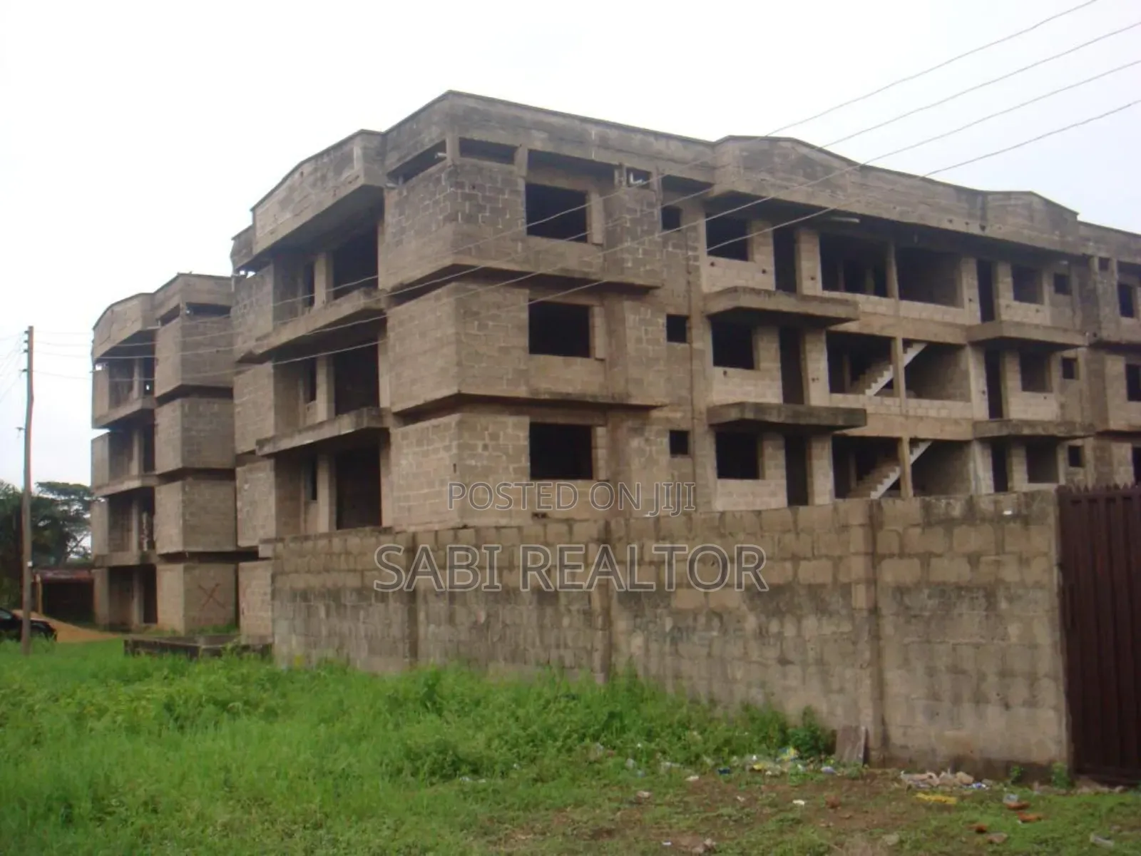 Distress Deal: 16-unit Of 3-bedroom Carcass On 3 Floors At Alakuko in Alakuko