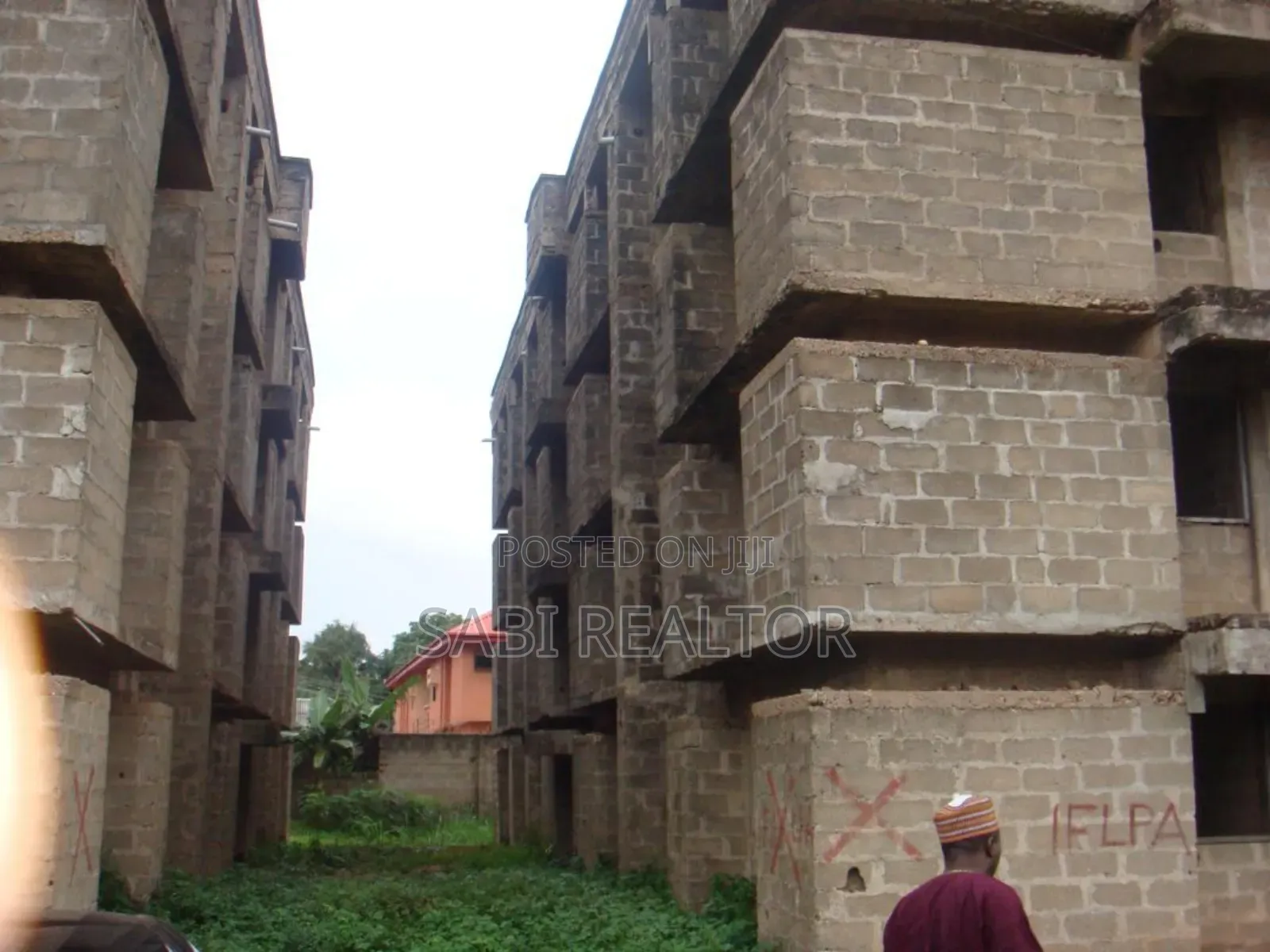 Distress Deal: 16-unit Of 3-bedroom Carcass On 3 Floors At Alakuko in Alakuko