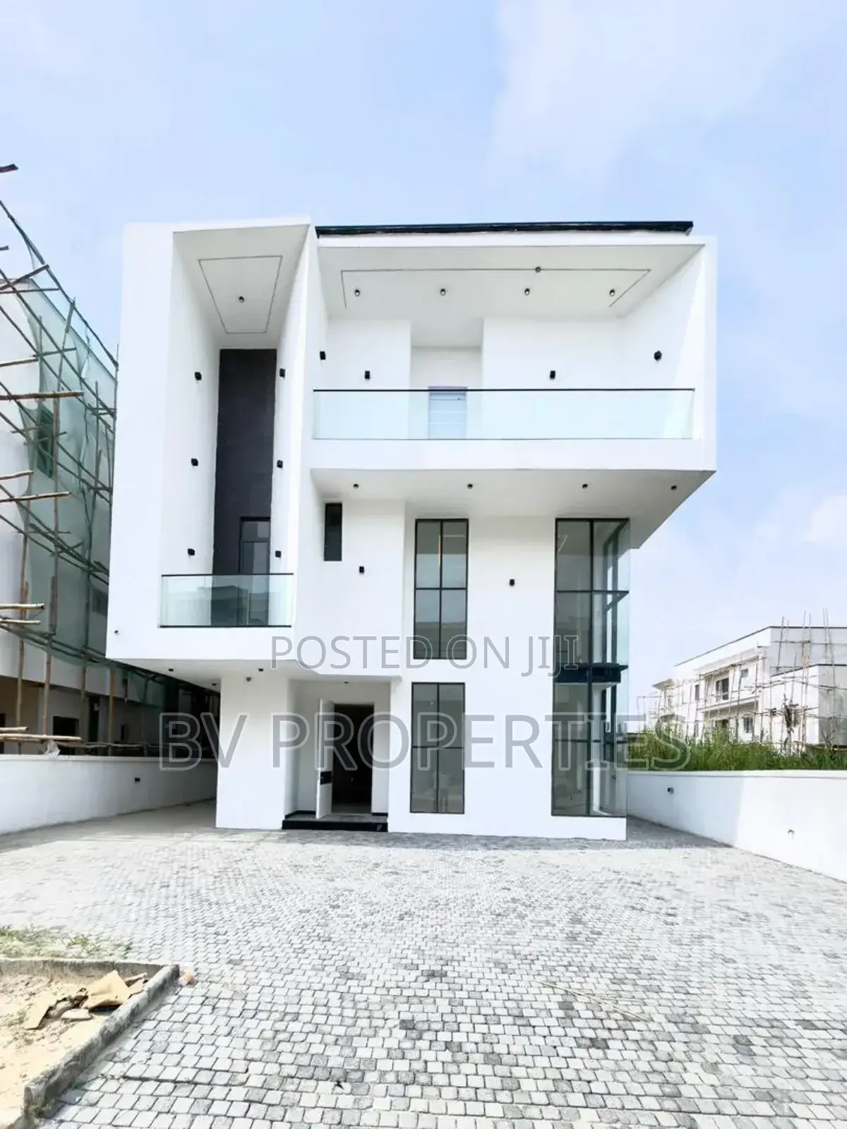 5bdrm Duplex in Ikate for sale in Ikate