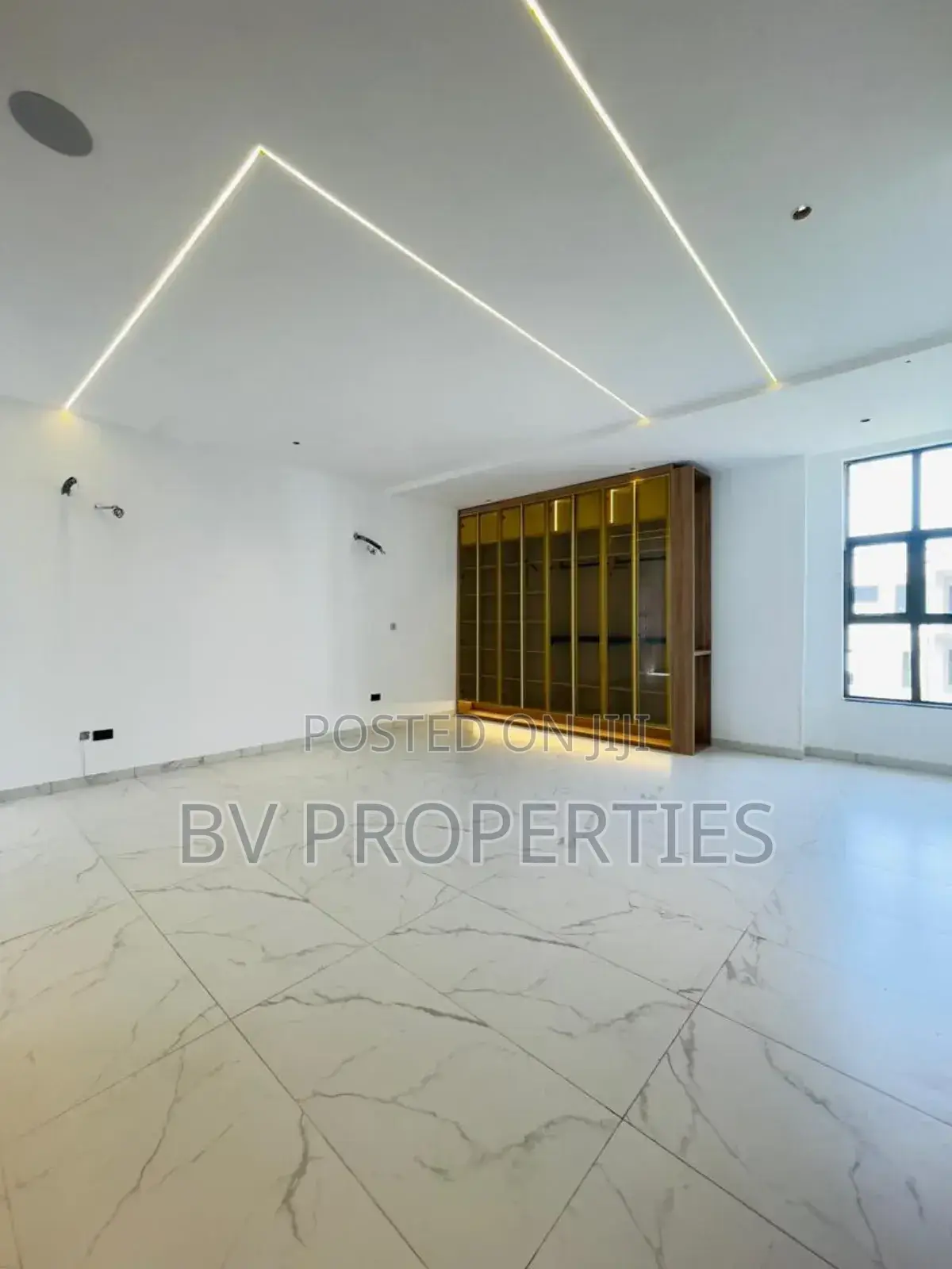 5bdrm Duplex in Ikate for sale in Ikate