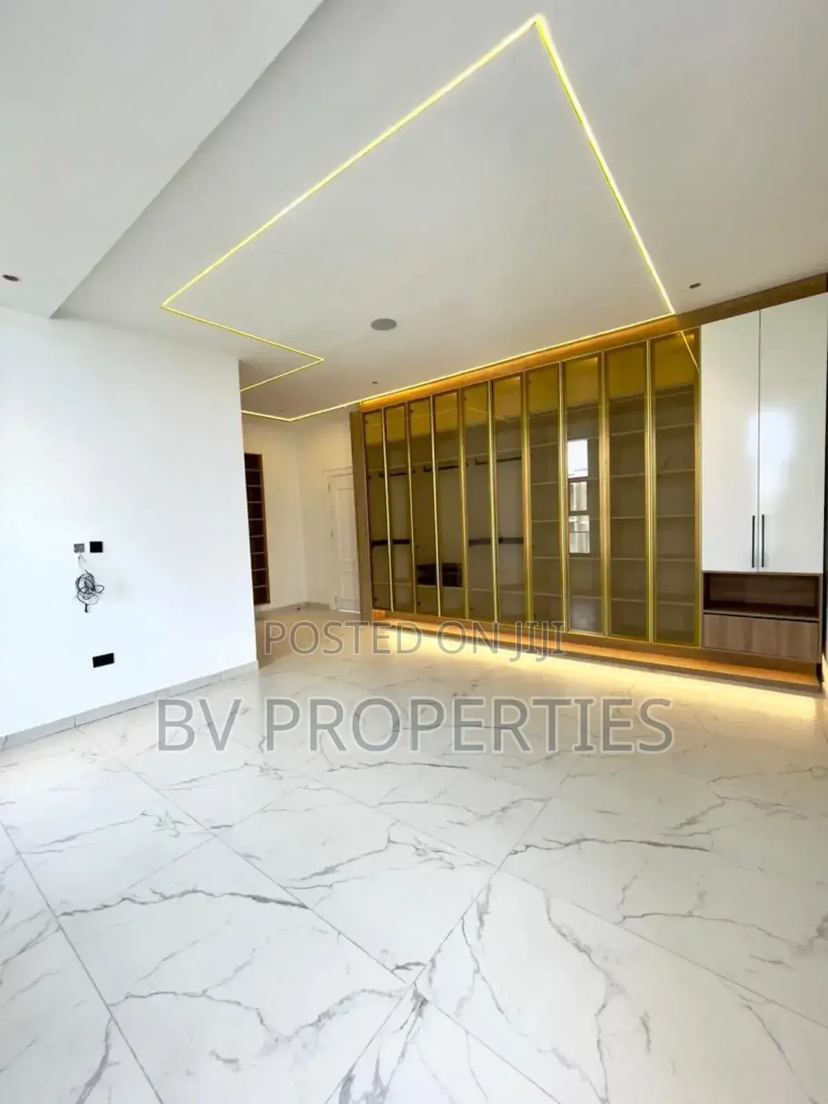 5bdrm Duplex in Ikate for sale in Ikate