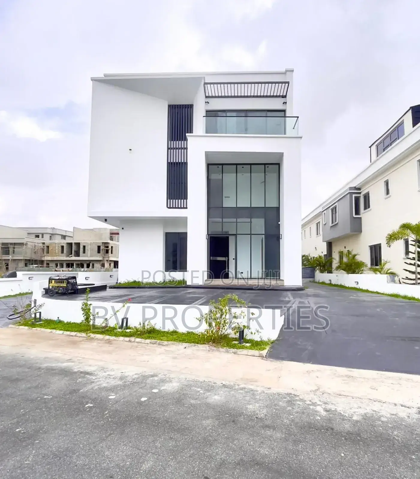 5bdrm Duplex in Ikate for sale in Ikate