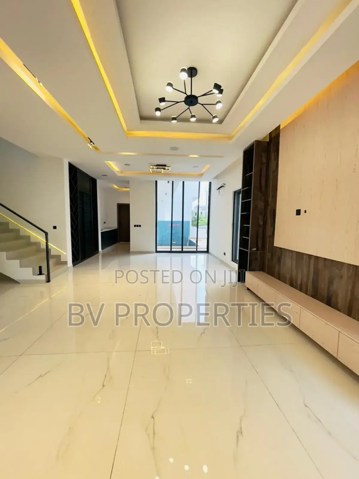 5bdrm Duplex in Ikate for sale in Ikate