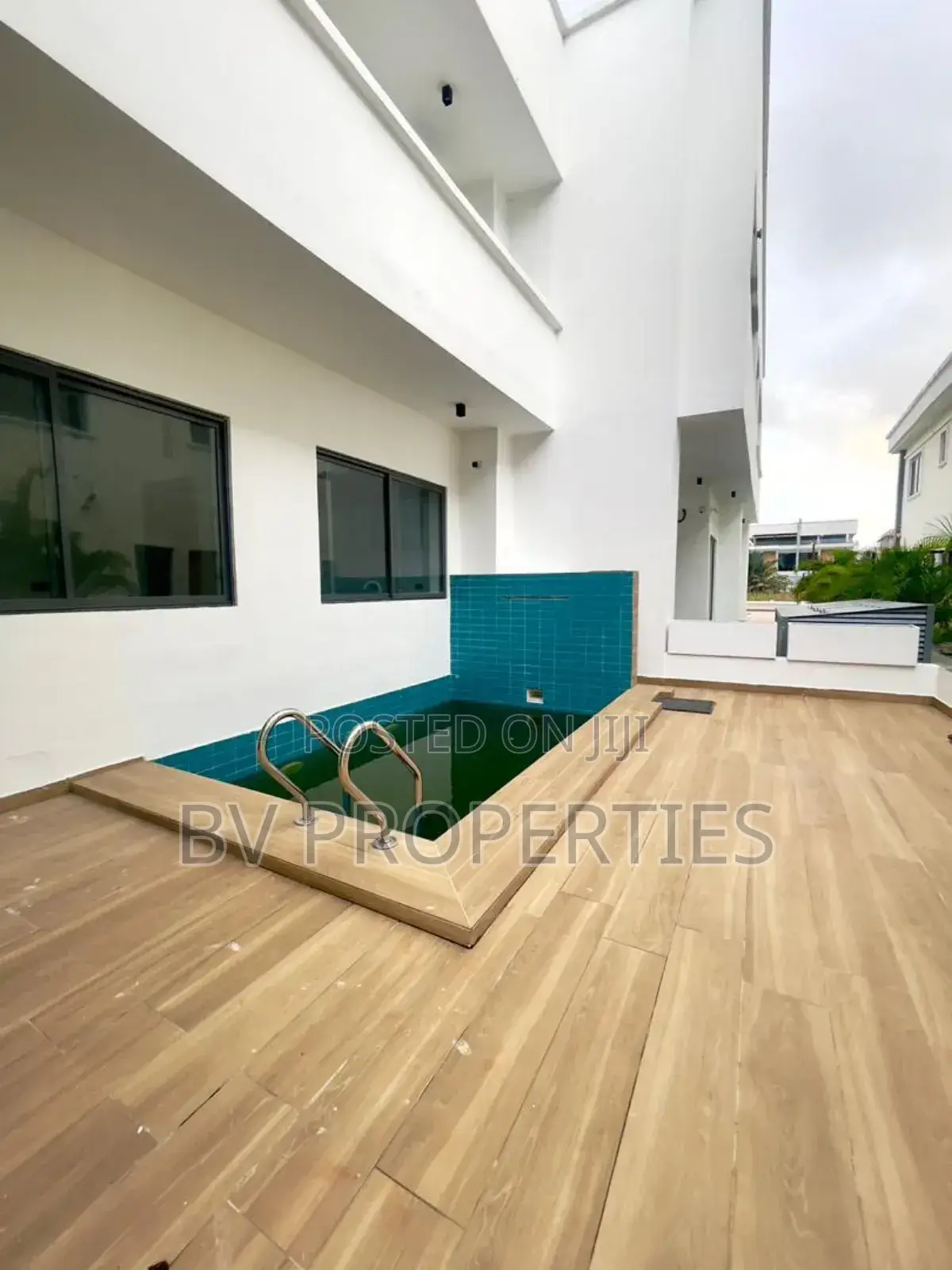 5bdrm Duplex in Ikate for sale in Ikate