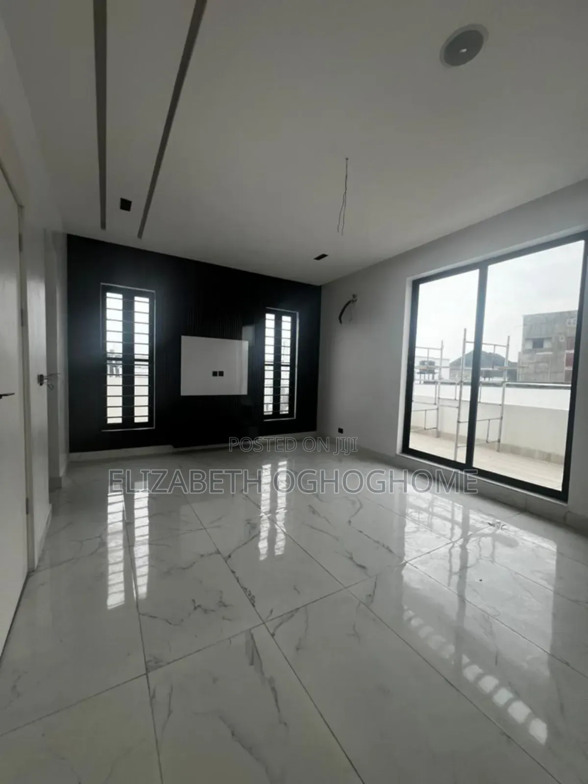 5bdrm Duplex in Chevron for sale in Chevron