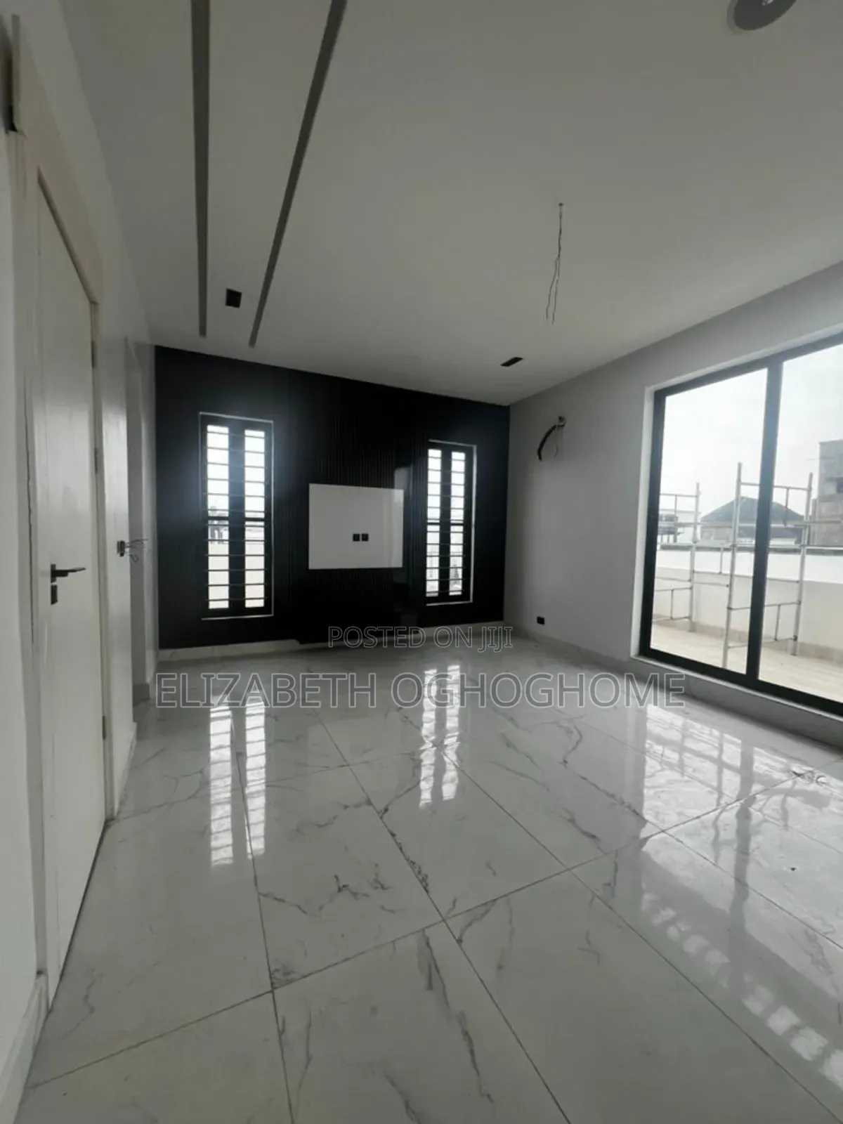 5bdrm Duplex in Chevron for sale in Chevron