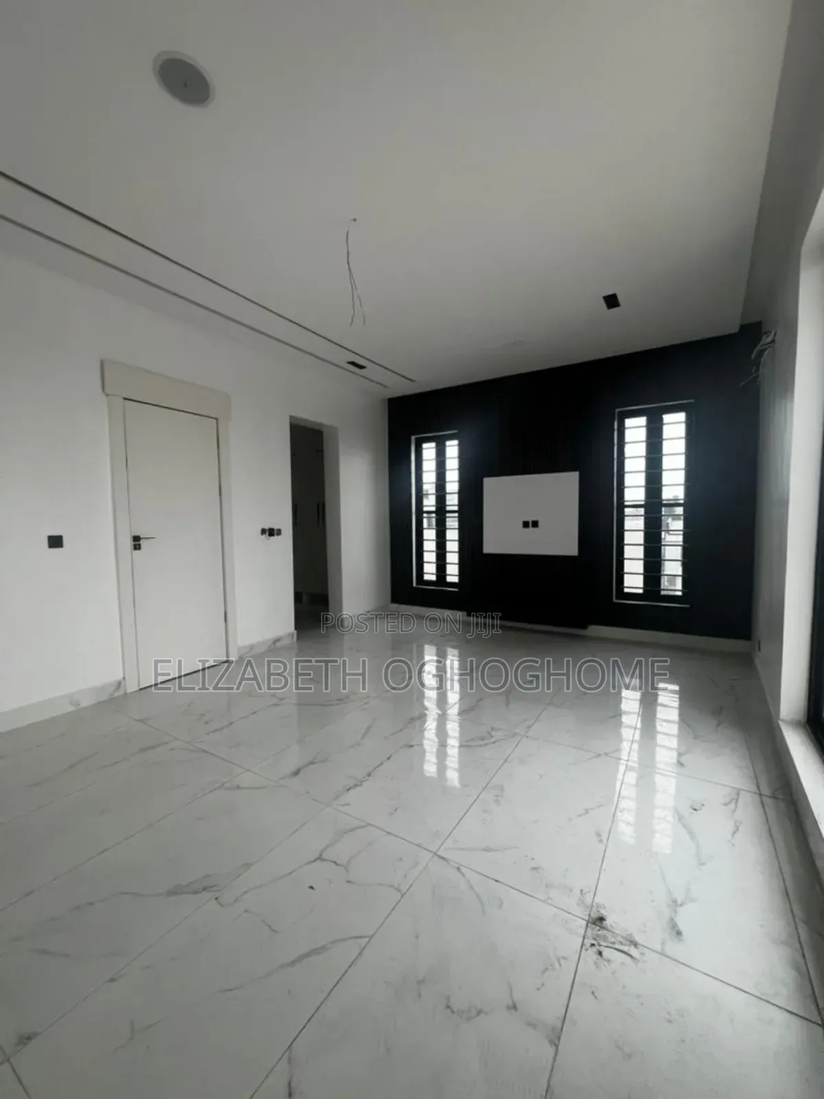 5bdrm Duplex in Chevron for sale in Chevron