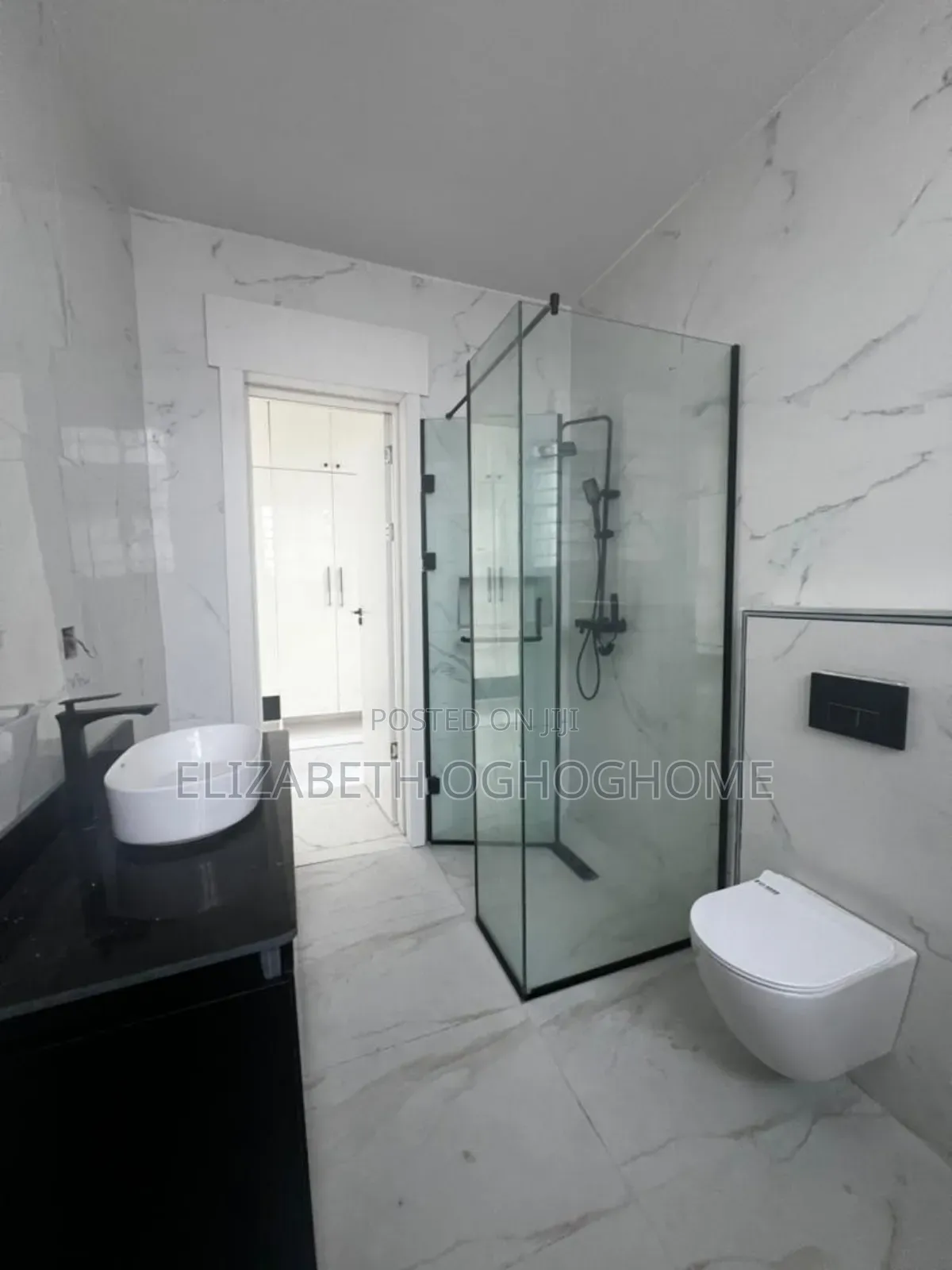 5bdrm Duplex in Chevron for sale in Chevron