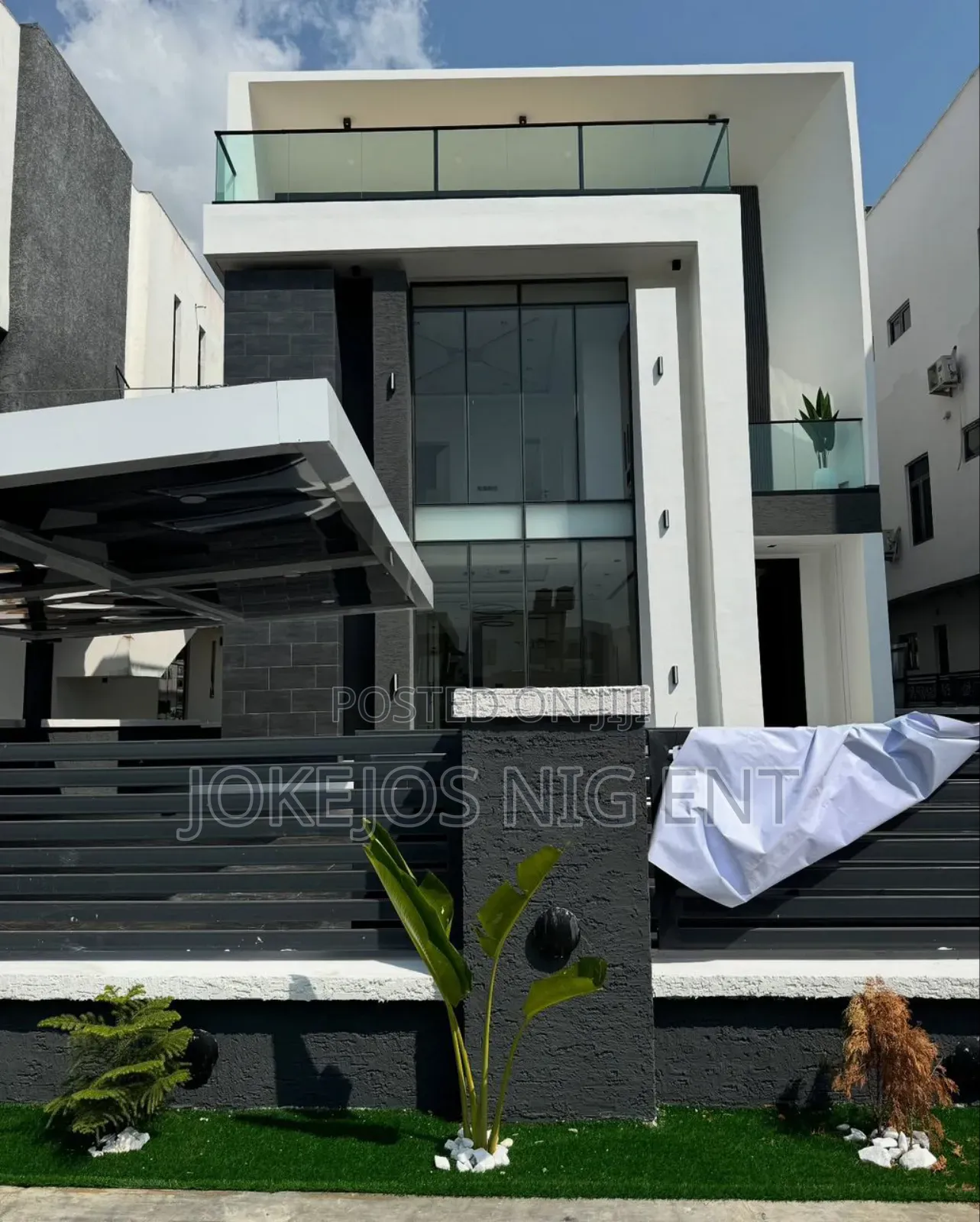 5bdrm Duplex in Ikota Gra Estate, Chevron for sale in Chevron