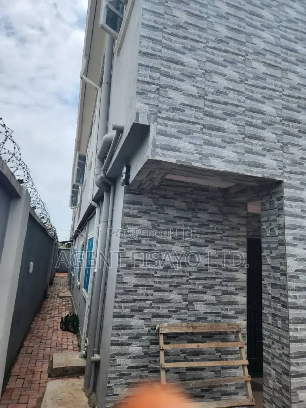 Furnished 5bdrm Duplex in Igbogbo for sale in Igbogbo