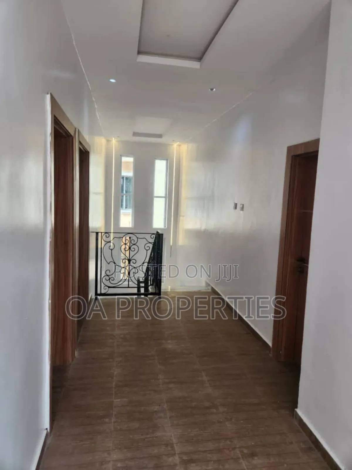 5 Bdrm Duplex Wit Offices Large Car Park At Adeyi, Old Bodija, Ibadan. in Ibadan