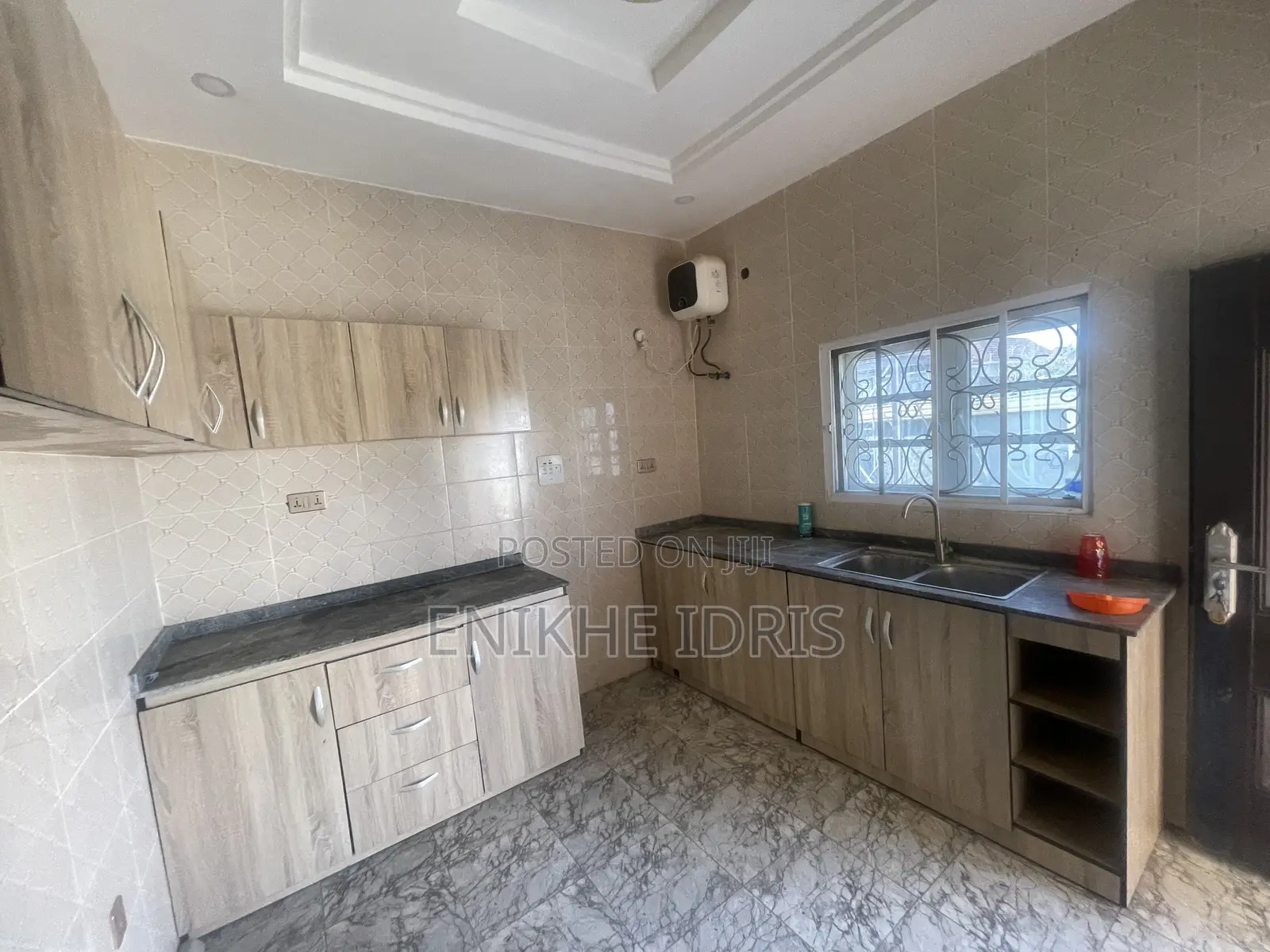 4bdrm Bungalow in Doctors Court, Sabon Lugbe for sale in Sabon Lugbe