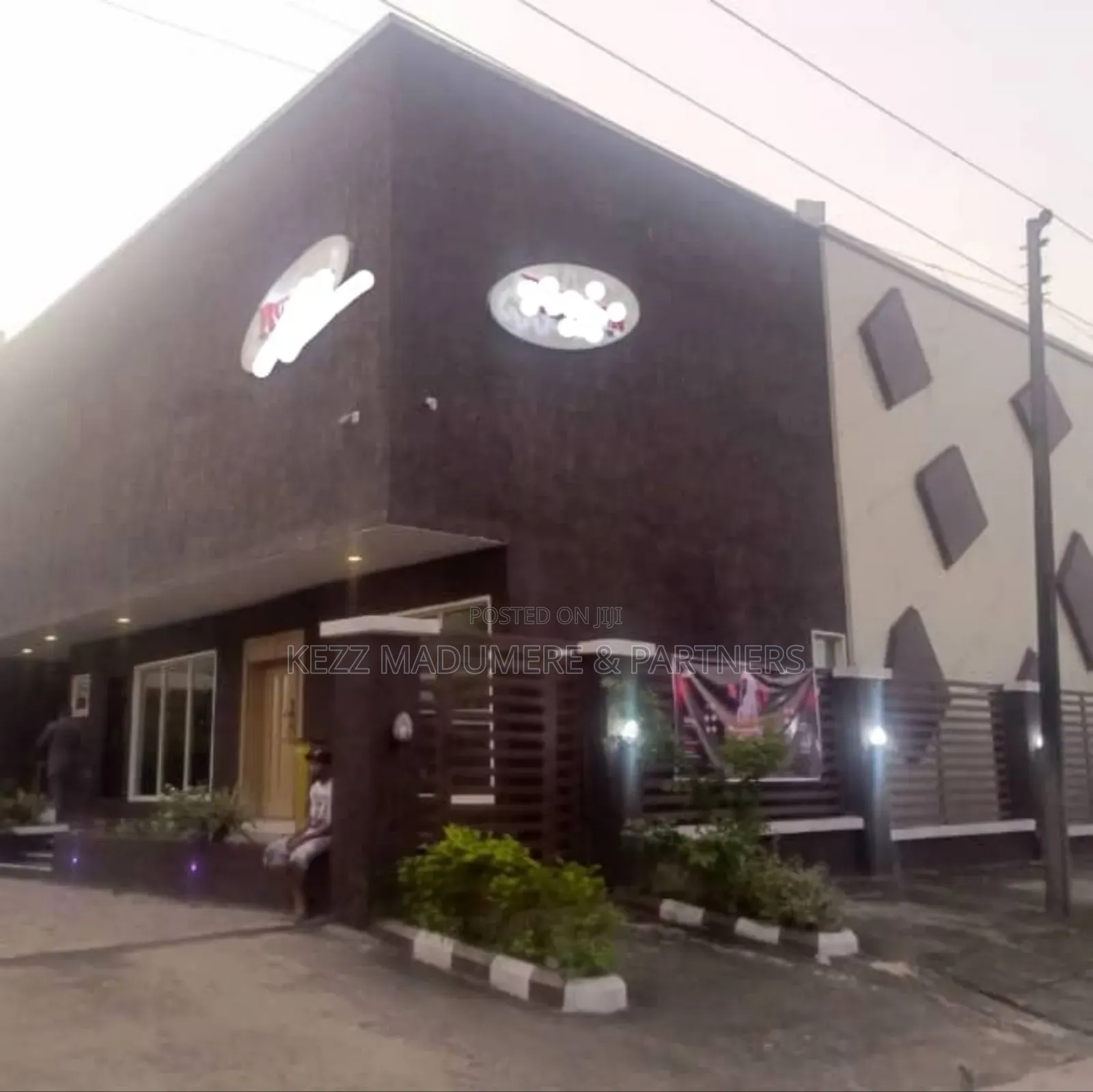 For Sale : Functional Club Lounge in Port Harcourt in Port-Harcourt