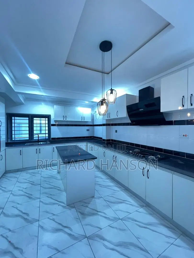 4bdrm Duplex in Lekki Phase 1 for sale in Lekki Phase 1