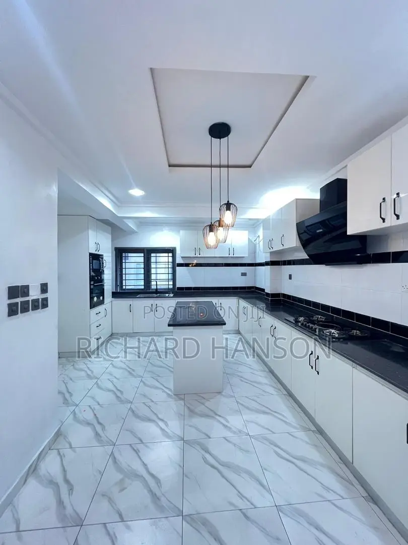 4bdrm Duplex in Lekki Phase 1 for sale in Lekki Phase 1