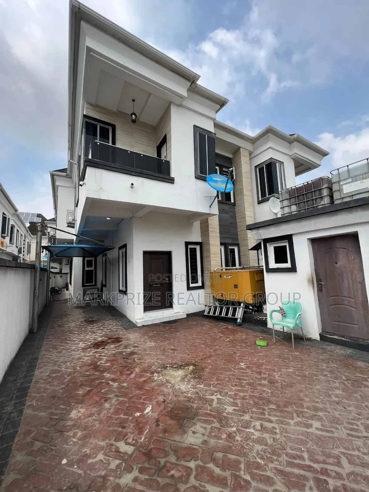 4bdrm Duplex in Chevron for sale in Chevron