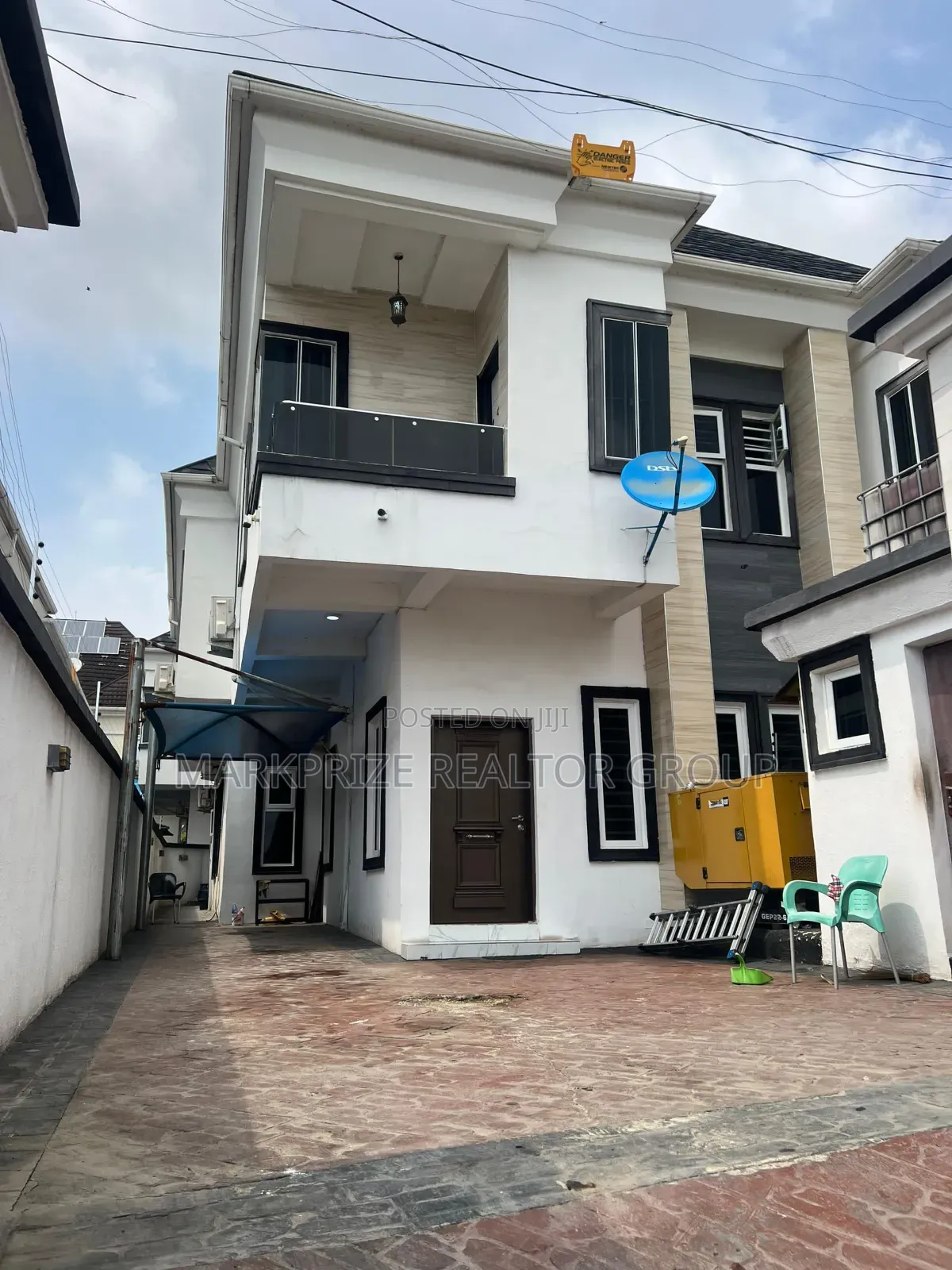 4bdrm Duplex in Chevron for sale in Chevron