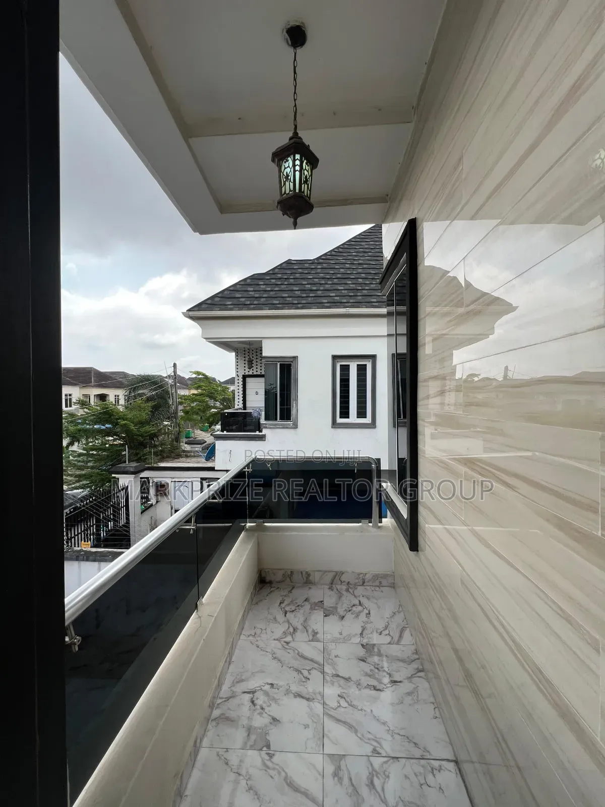 4bdrm Duplex in Chevron for sale in Chevron
