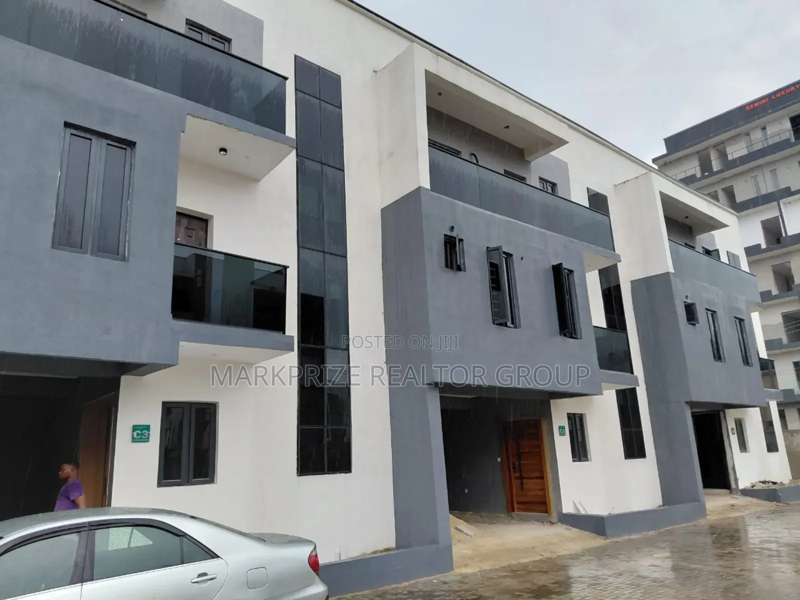 4bdrm Duplex in Lekki Phase 1 for sale in Lekki Phase 1