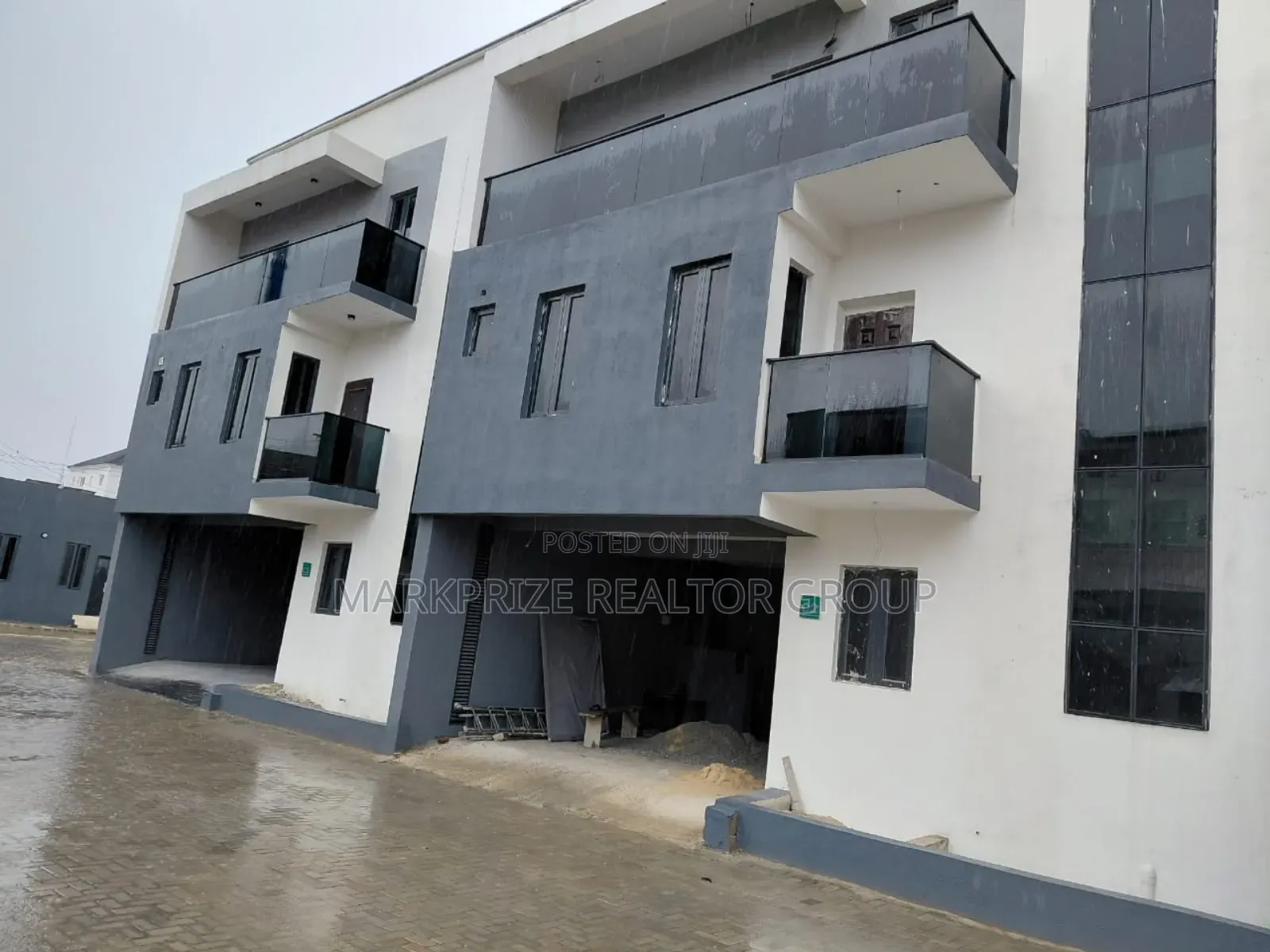 4bdrm Duplex in Lekki Phase 1 for sale in Lekki Phase 1